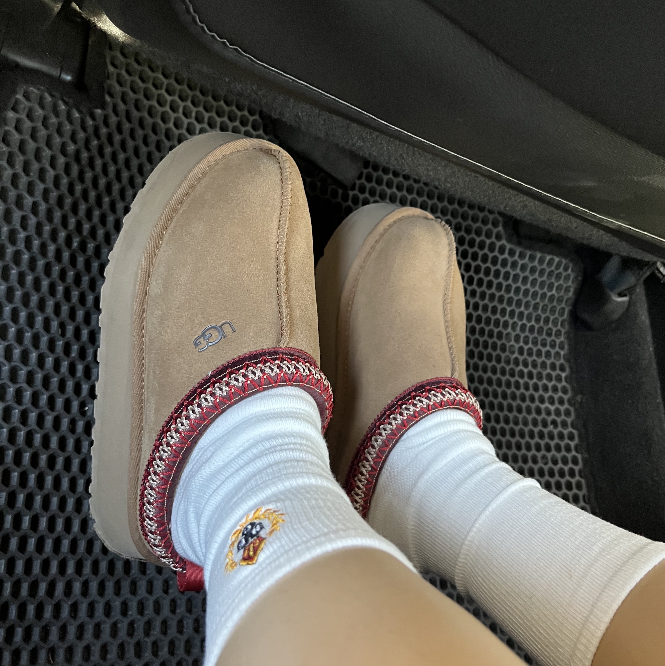 (W) UGG Tazz Slipper Chestnut 착용 스타일