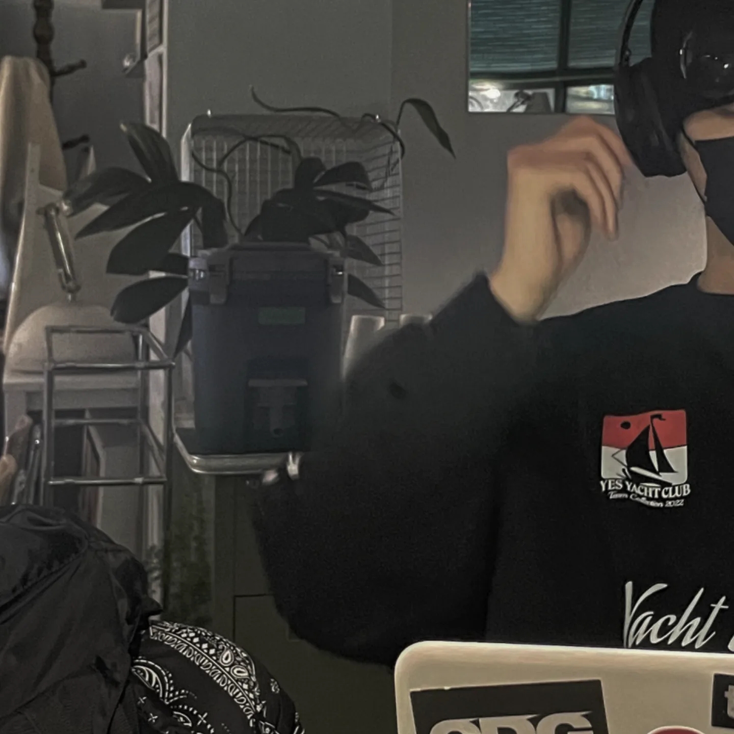 C.P. Company Extra Fine Merino Wool Goggle Beanie Black, BOSE QC45 Triple Black (Korean Ver.) 착용 스타일 - 2