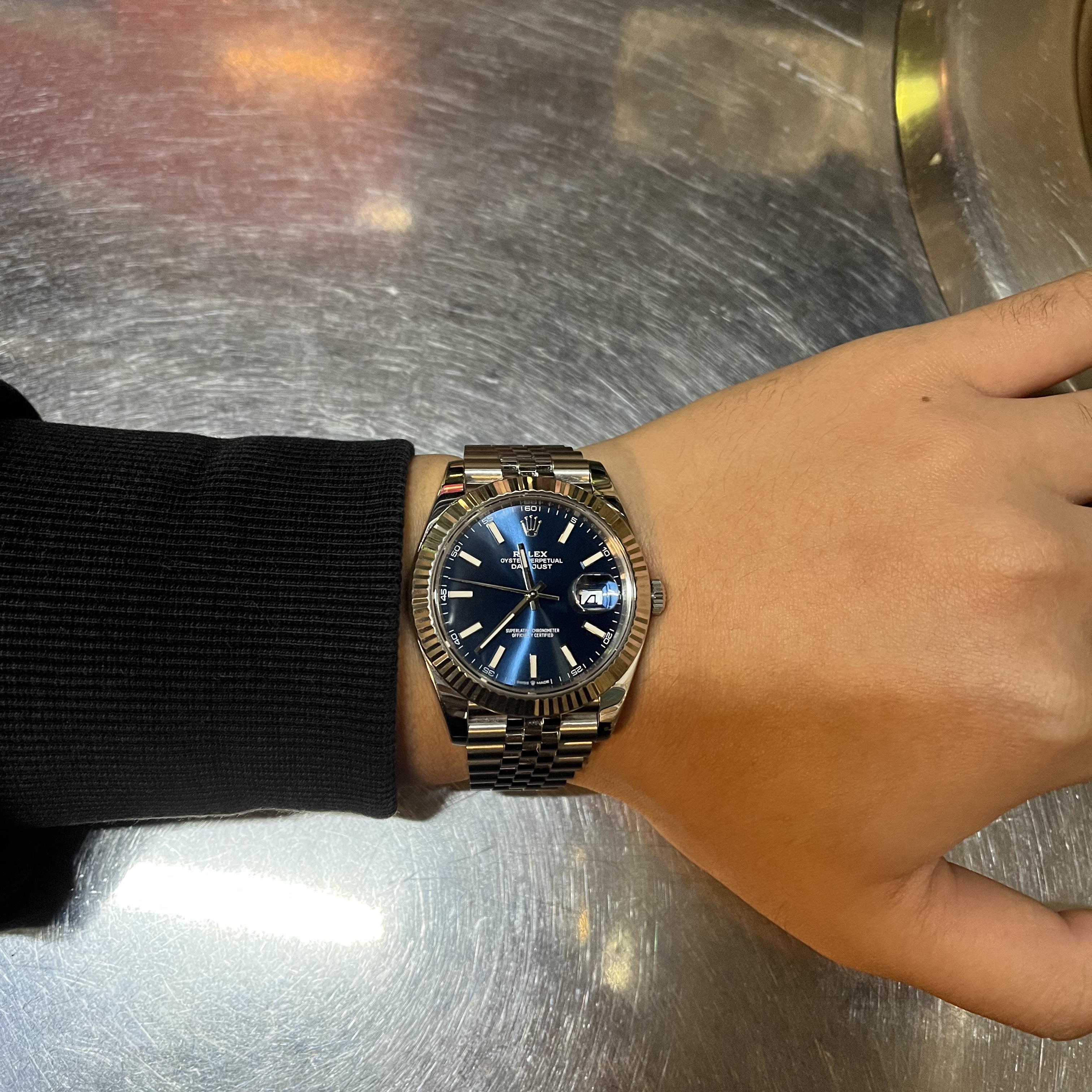 Rolex Datejust 41mm 126334 Bright Blue Jubilee 착용 스타일 - 1