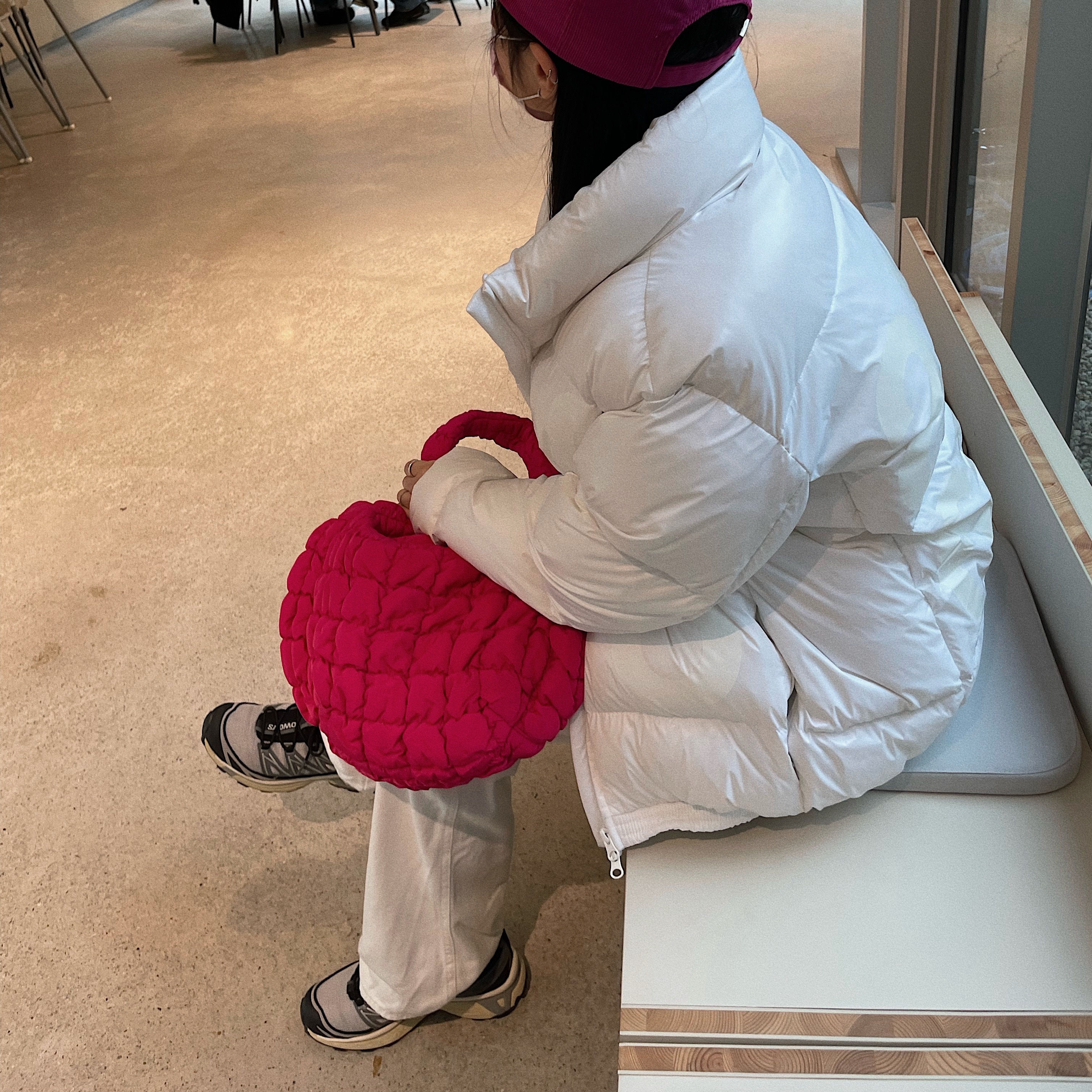 COS Quilted Mini Bag Pink, Salomon XT-6 Expanse Alloy Quiet Shade 착용 스타일 - 2