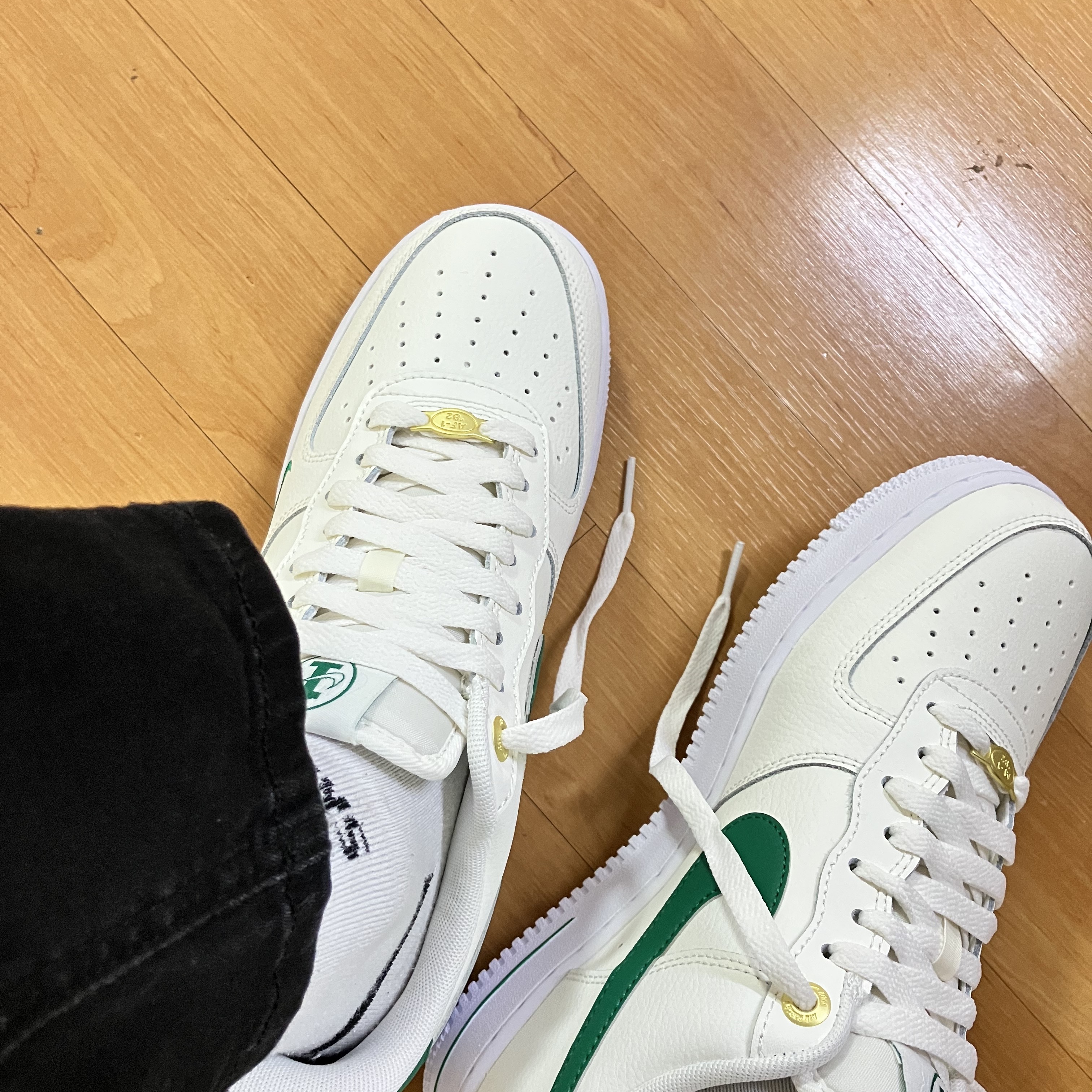 Nike Air Force 1 '07 LV8 40th Anniversary Join Forces Sail Malachite 착용 스타일 - 3