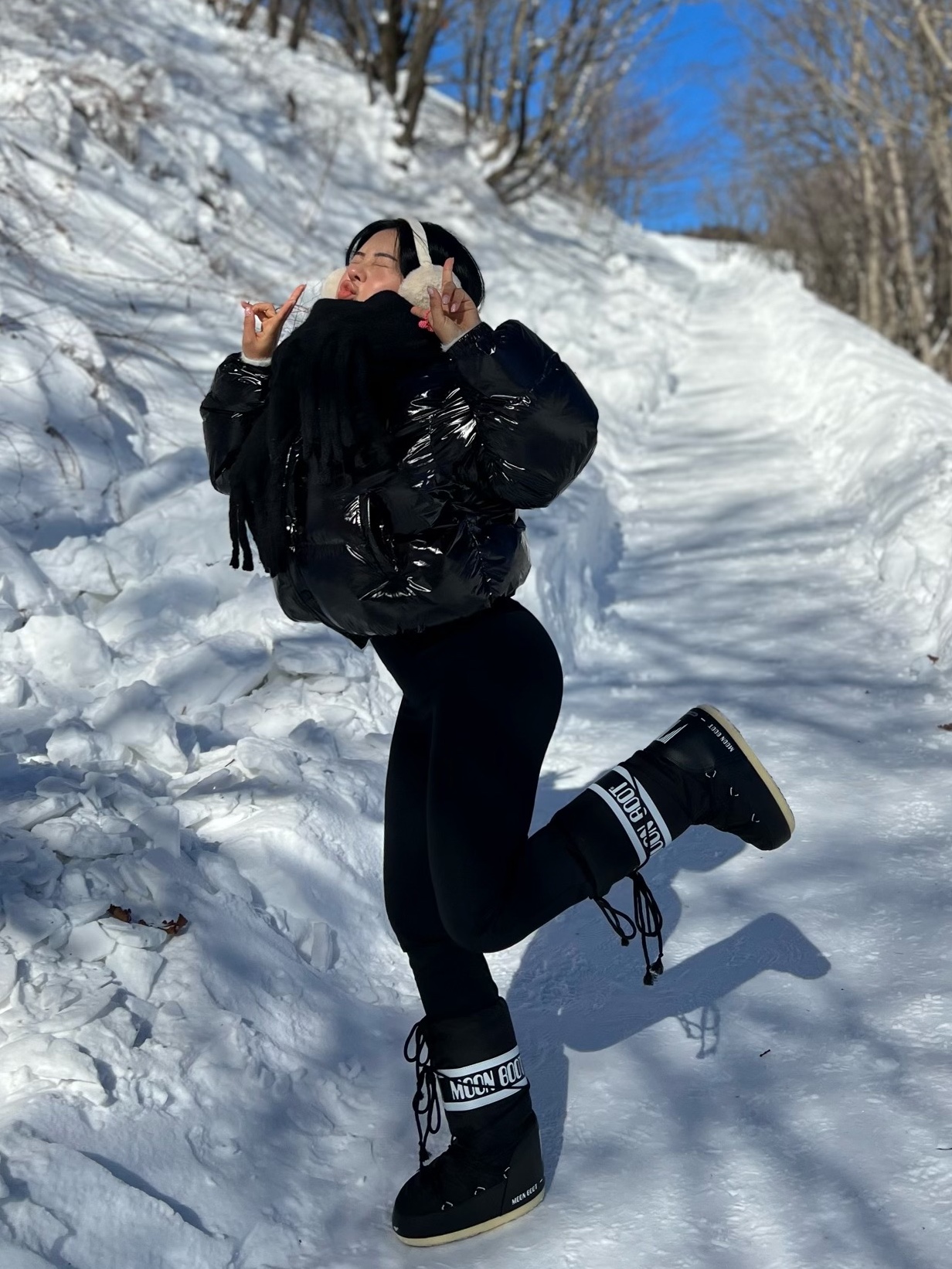 (W) Moon Boot Icon Nylon Boots Black 착용 스타일 - 1