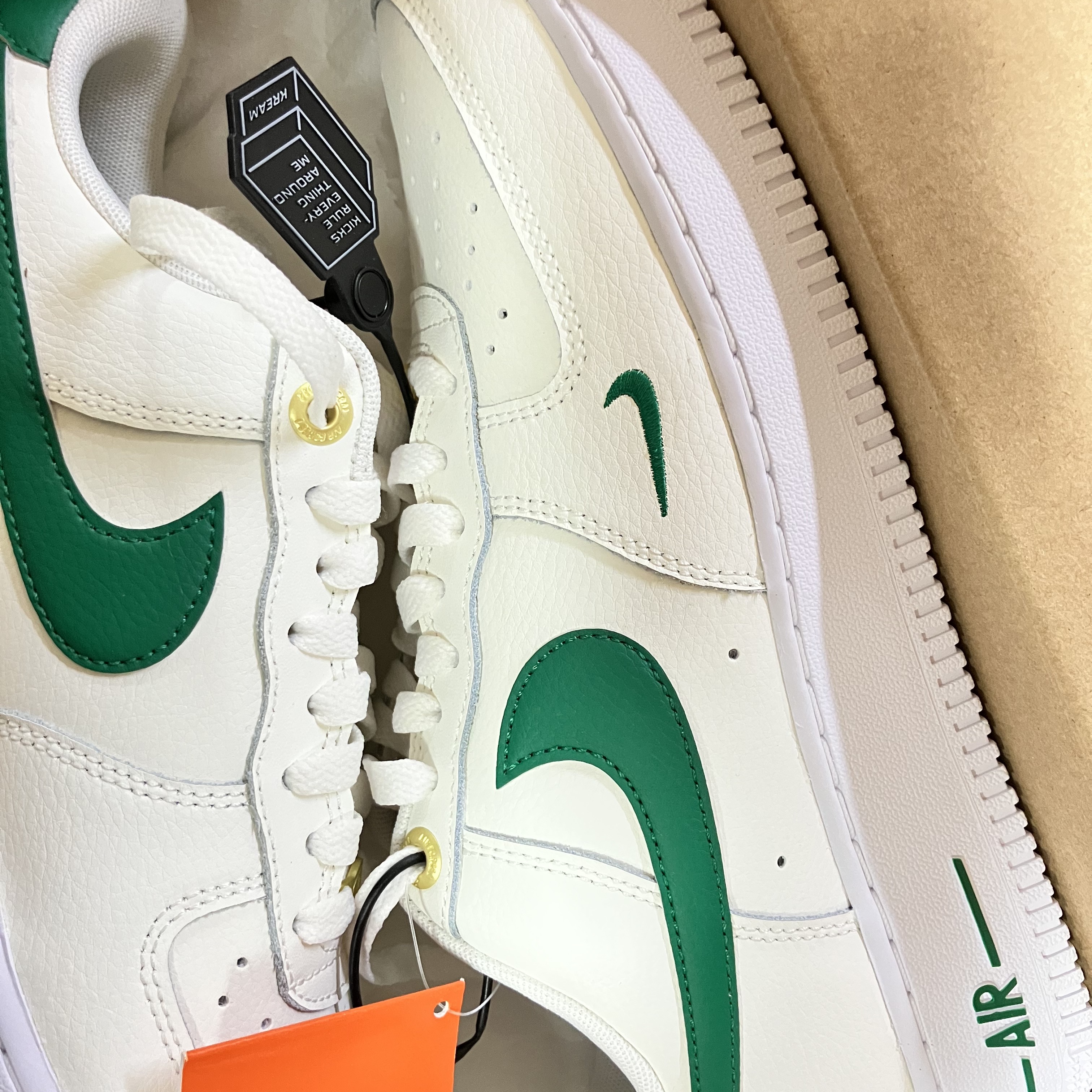 Nike Air Force 1 '07 LV8 40th Anniversary Join Forces Sail Malachite 착용 스타일 - 1
