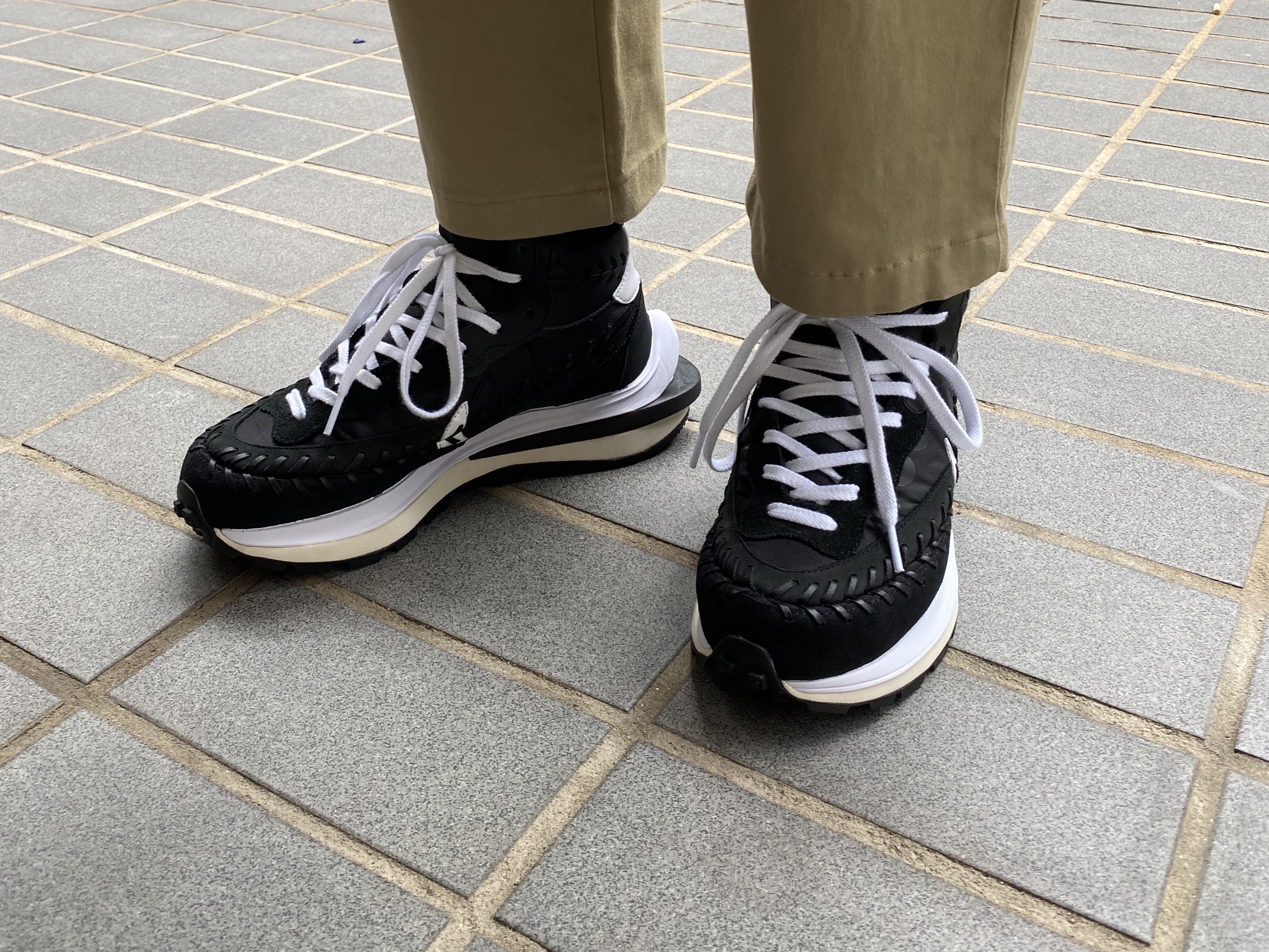 Nike x Sacai x Jean Paul Gaultier VaporWaffle Black White 착용 스타일