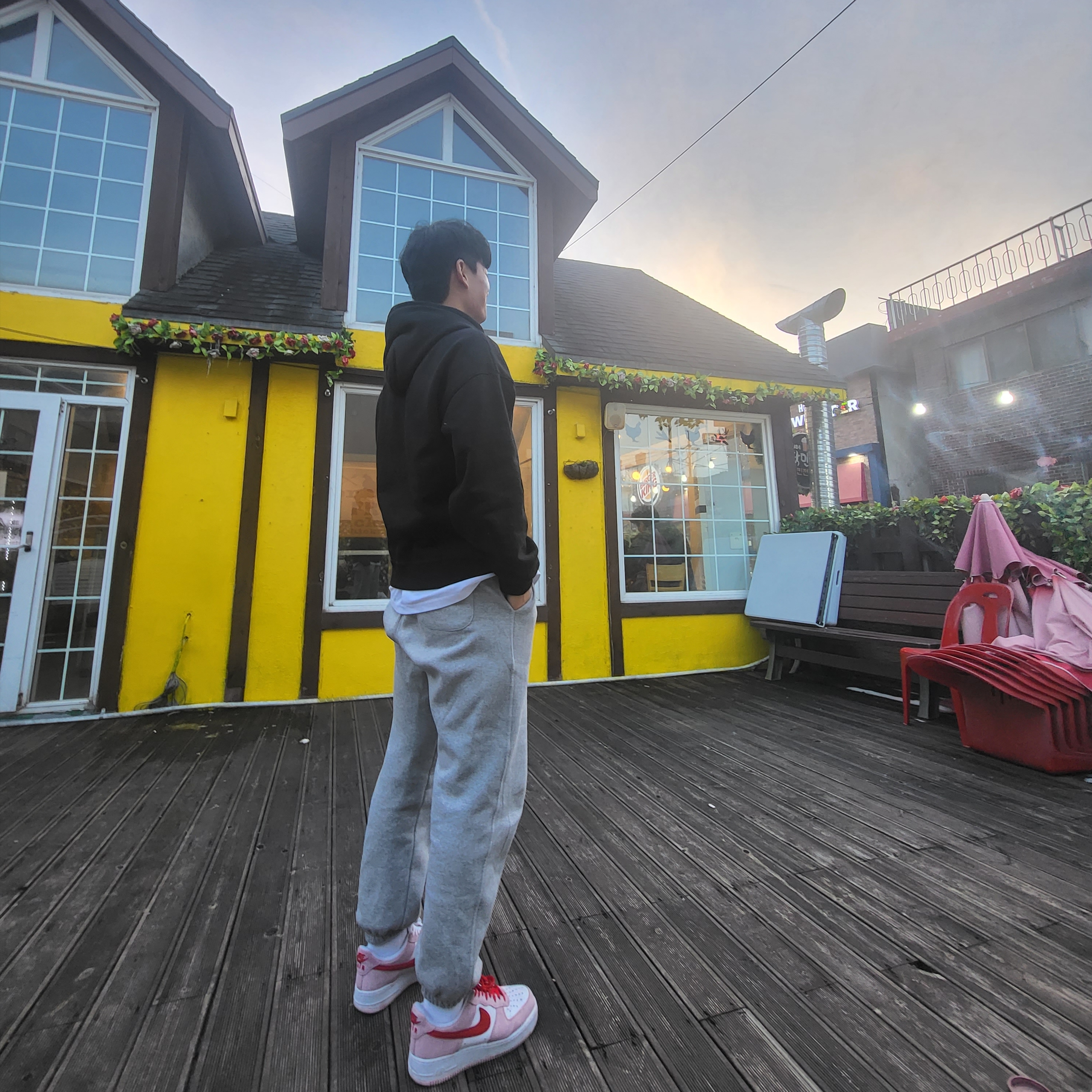 Nike Air Force 1 '07 QS Valentine's Day 착용 스타일
