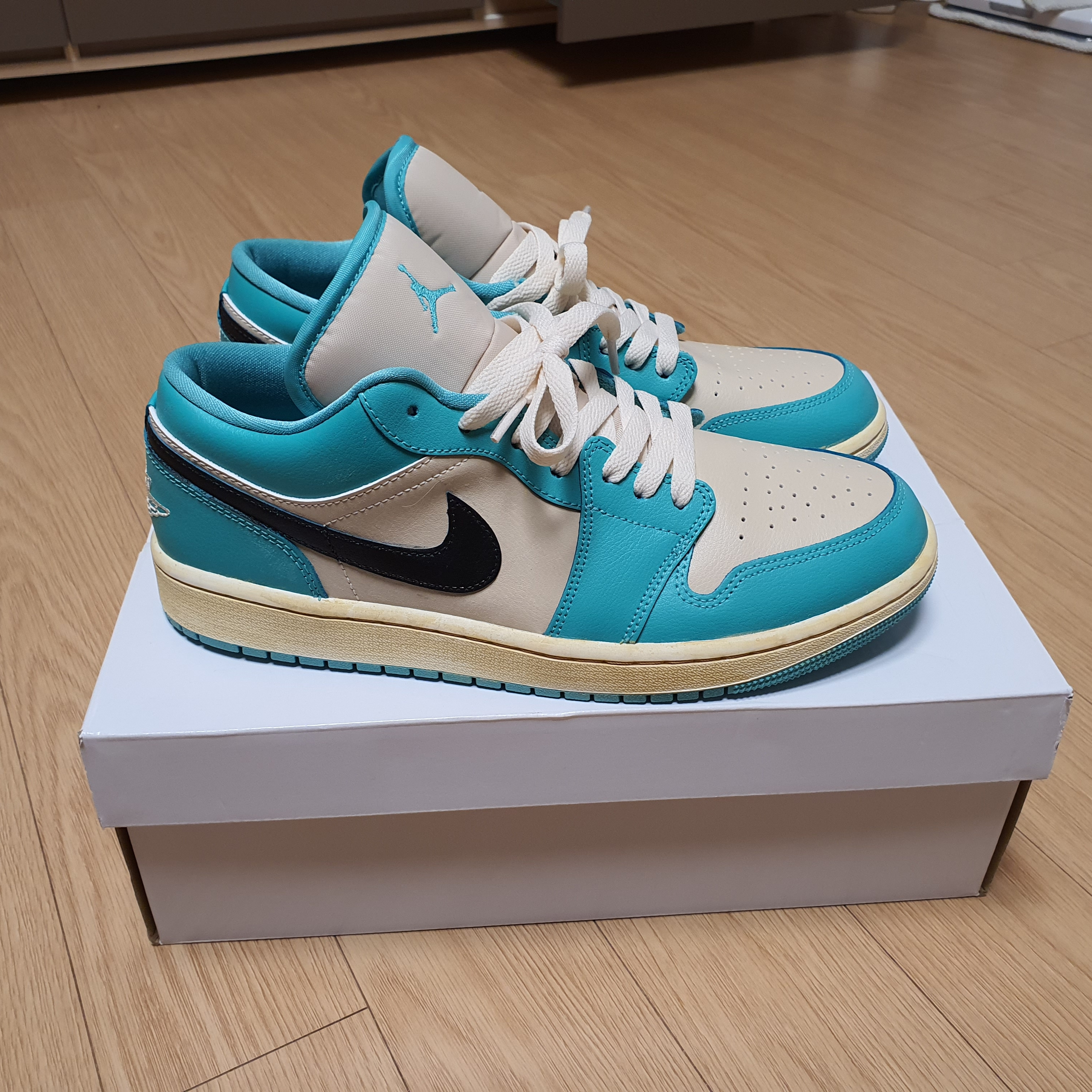 (W) Jordan 1 Low Sanddrift Washed Teal 착용 스타일 - 1