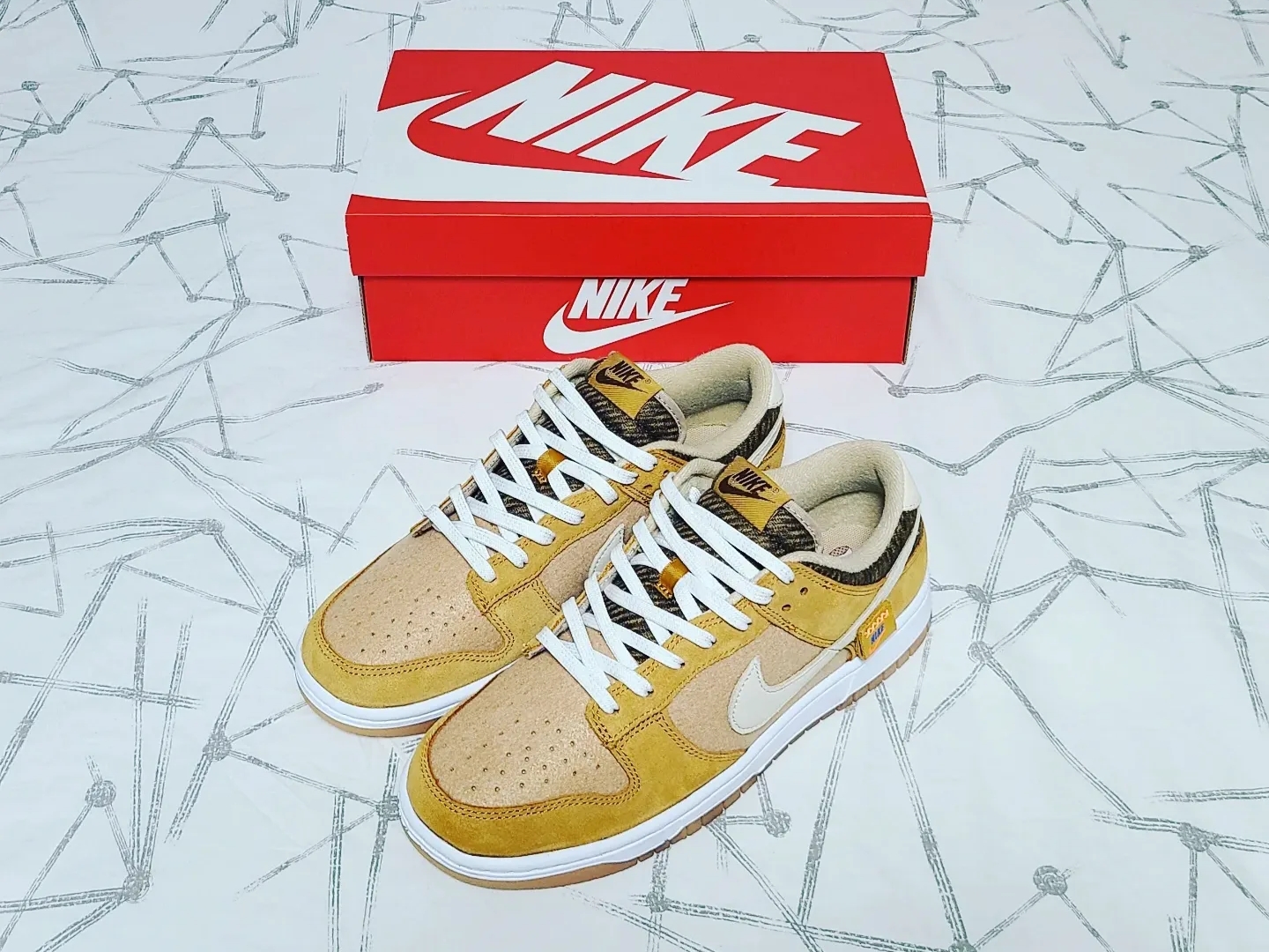 Nike Dunk Low SE Praline Desert Ochre 착용 스타일 - 1