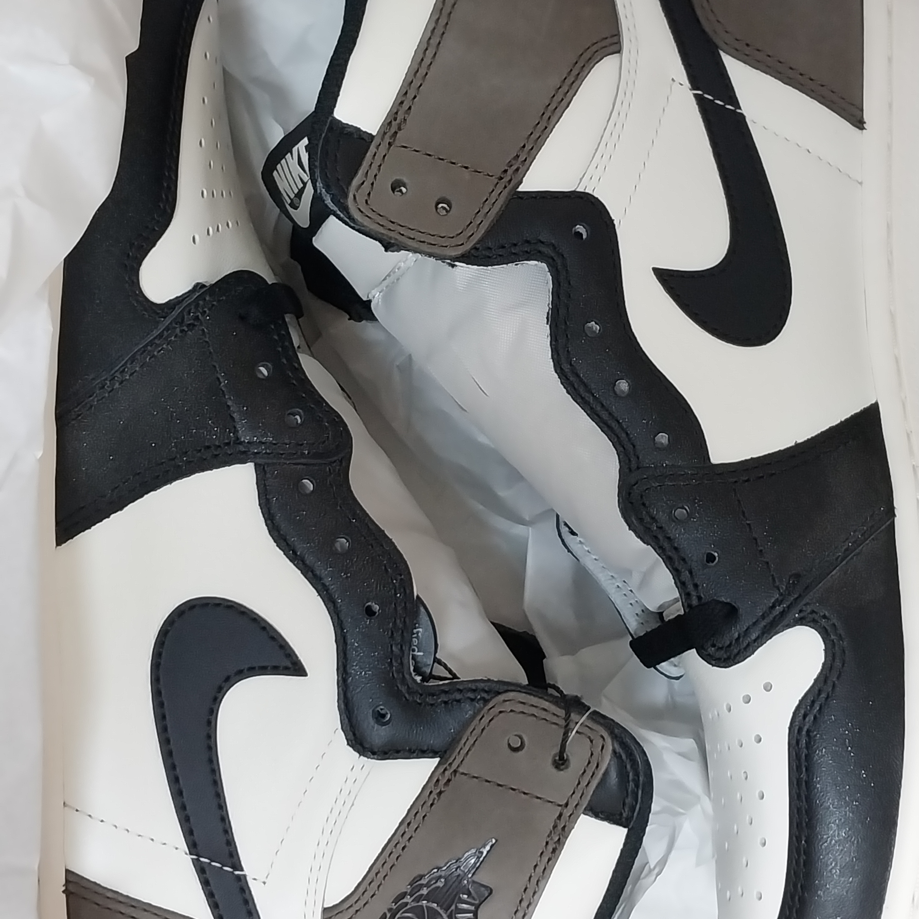 Jordan 1 Retro High OG Black Mocha 착용 스타일