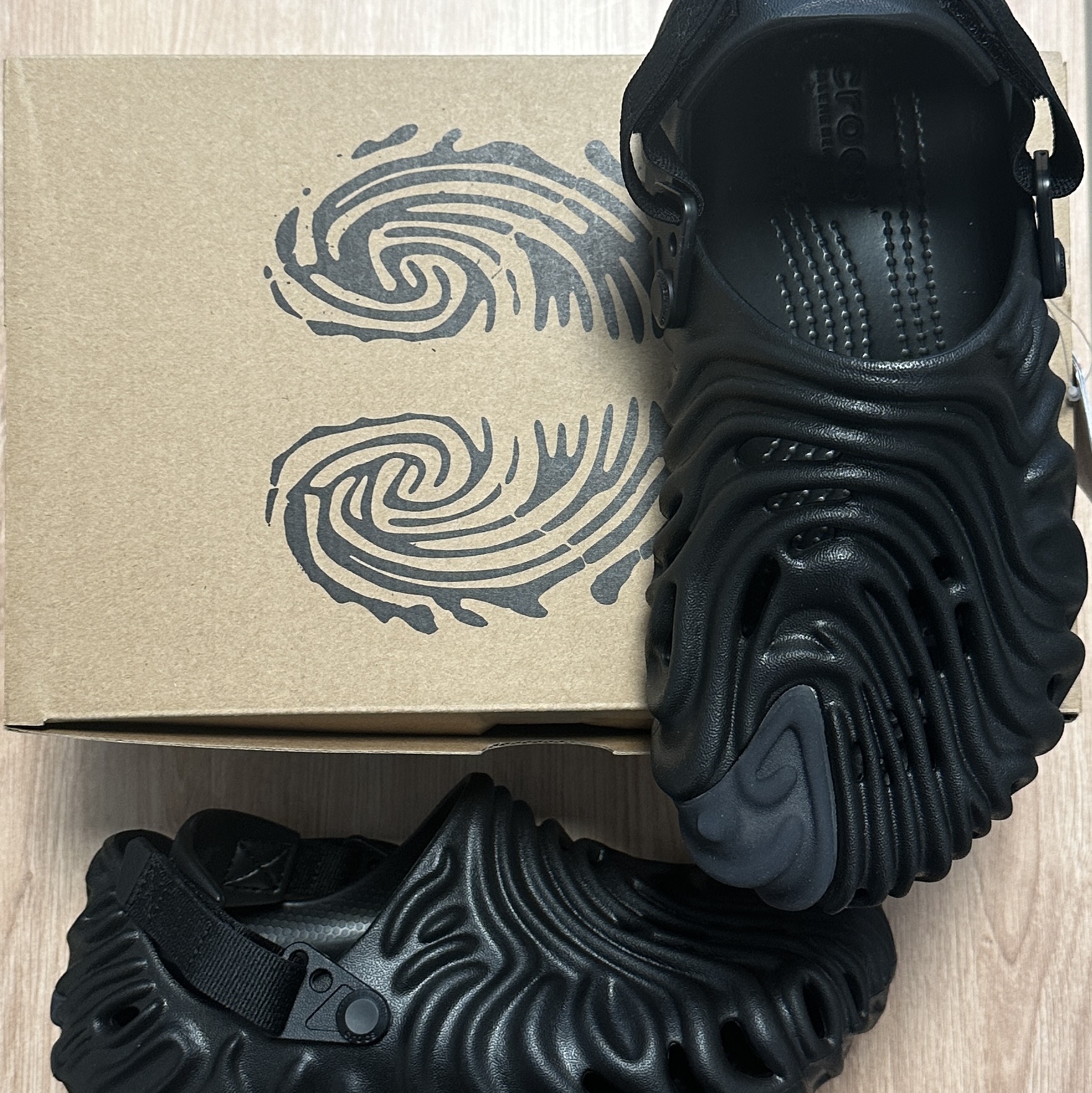 Crocs x Salehe Bembury Pollex Clog Sasquatch 착용 스타일