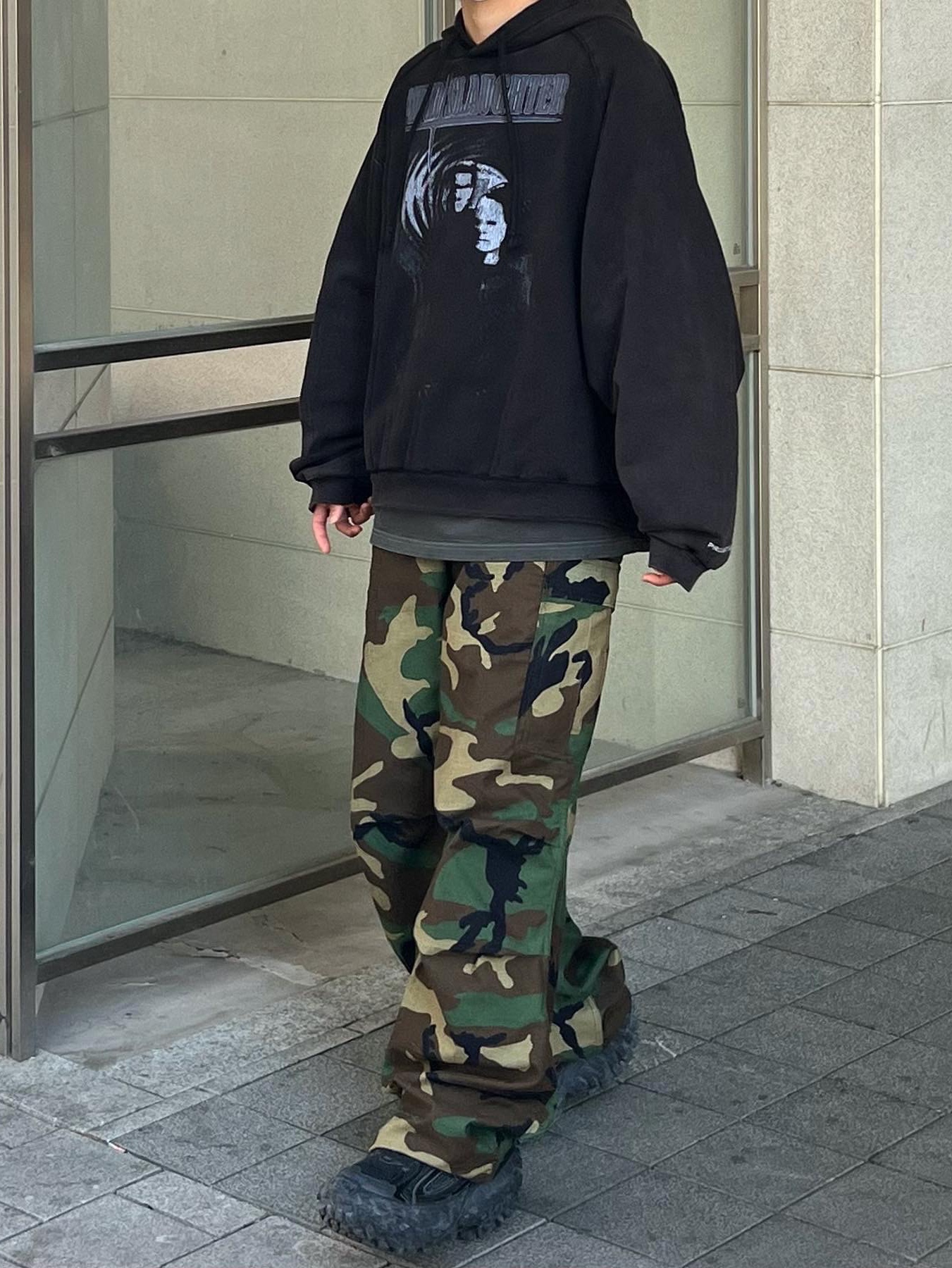 Balenciaga Defender Sneakers Black 착용 스타일 - 4