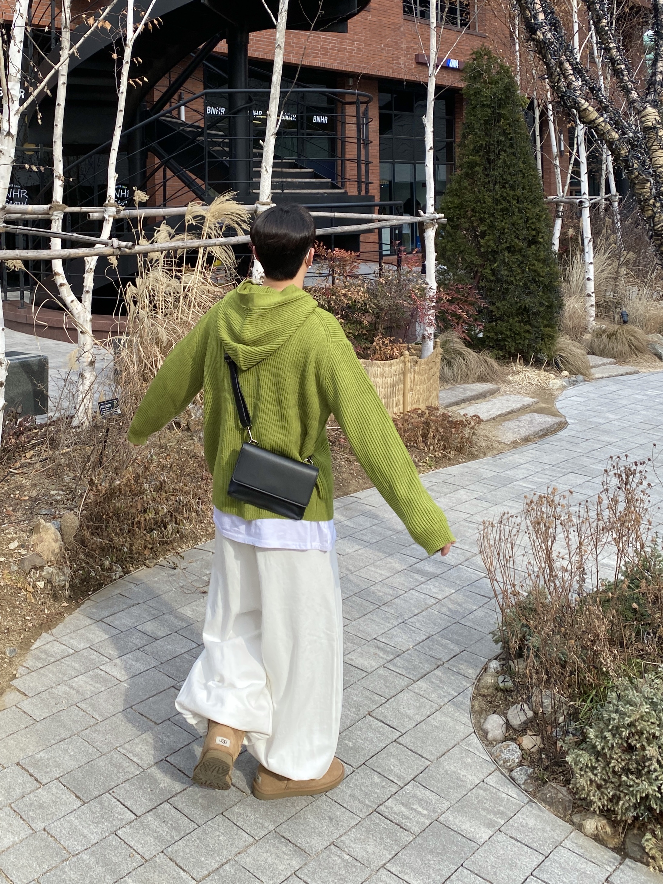 (W) UGG Classic Mini II Boots Chestnut 착용 스타일 - 2