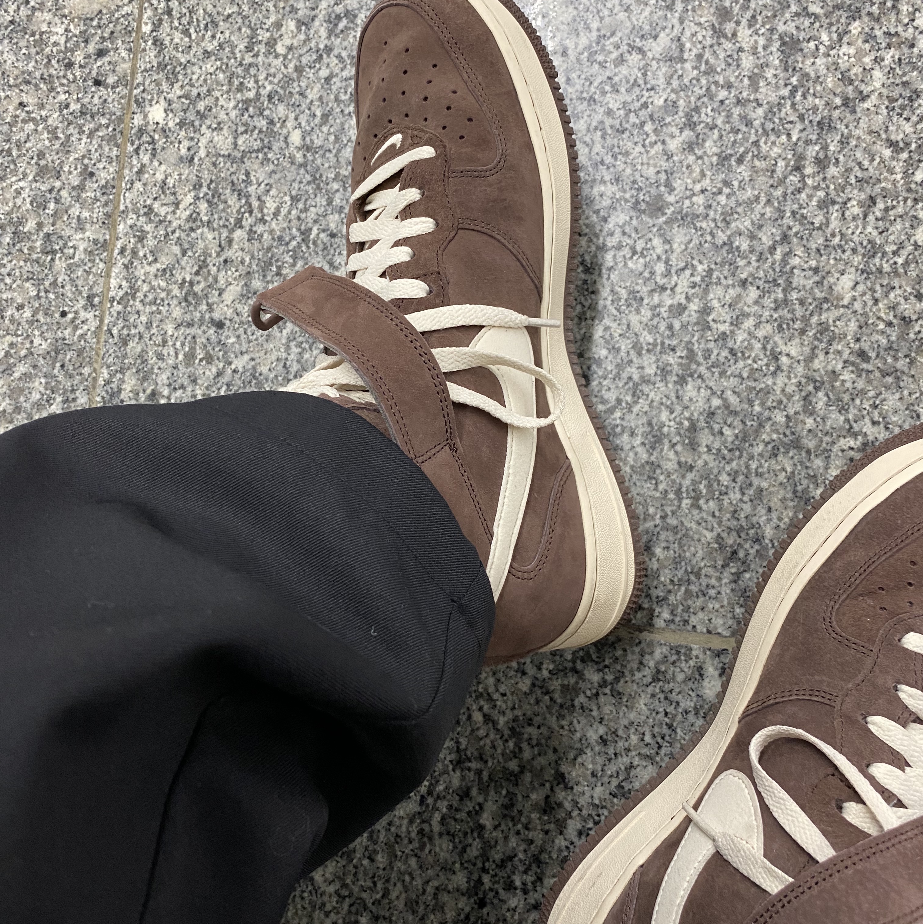 Nike Air Force 1 Mid '07 QS Chocolate 착용 스타일