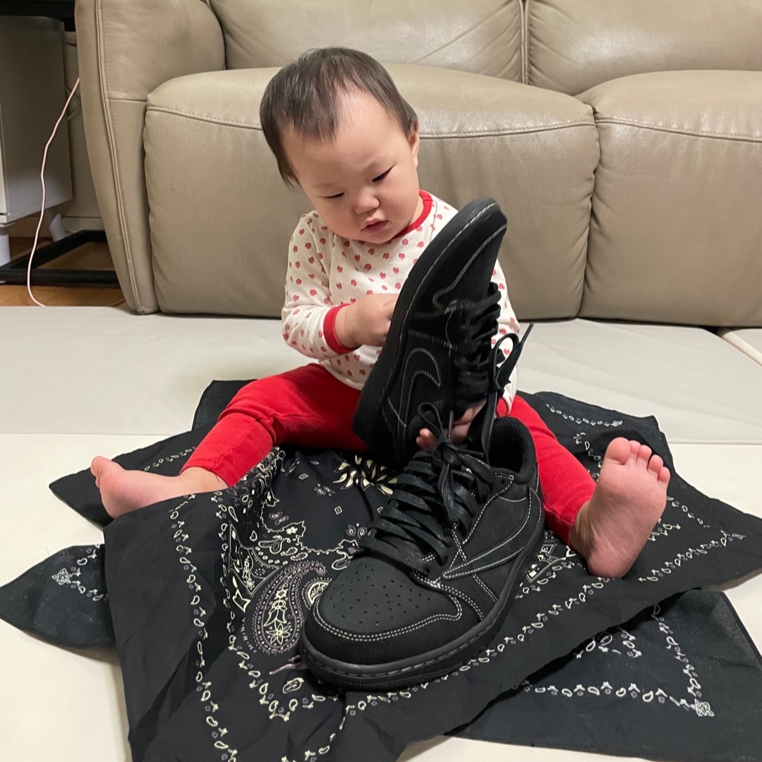 Jordan 1 x Travis Scott Retro Low OG SP Black Phantom 착용 스타일 - 2