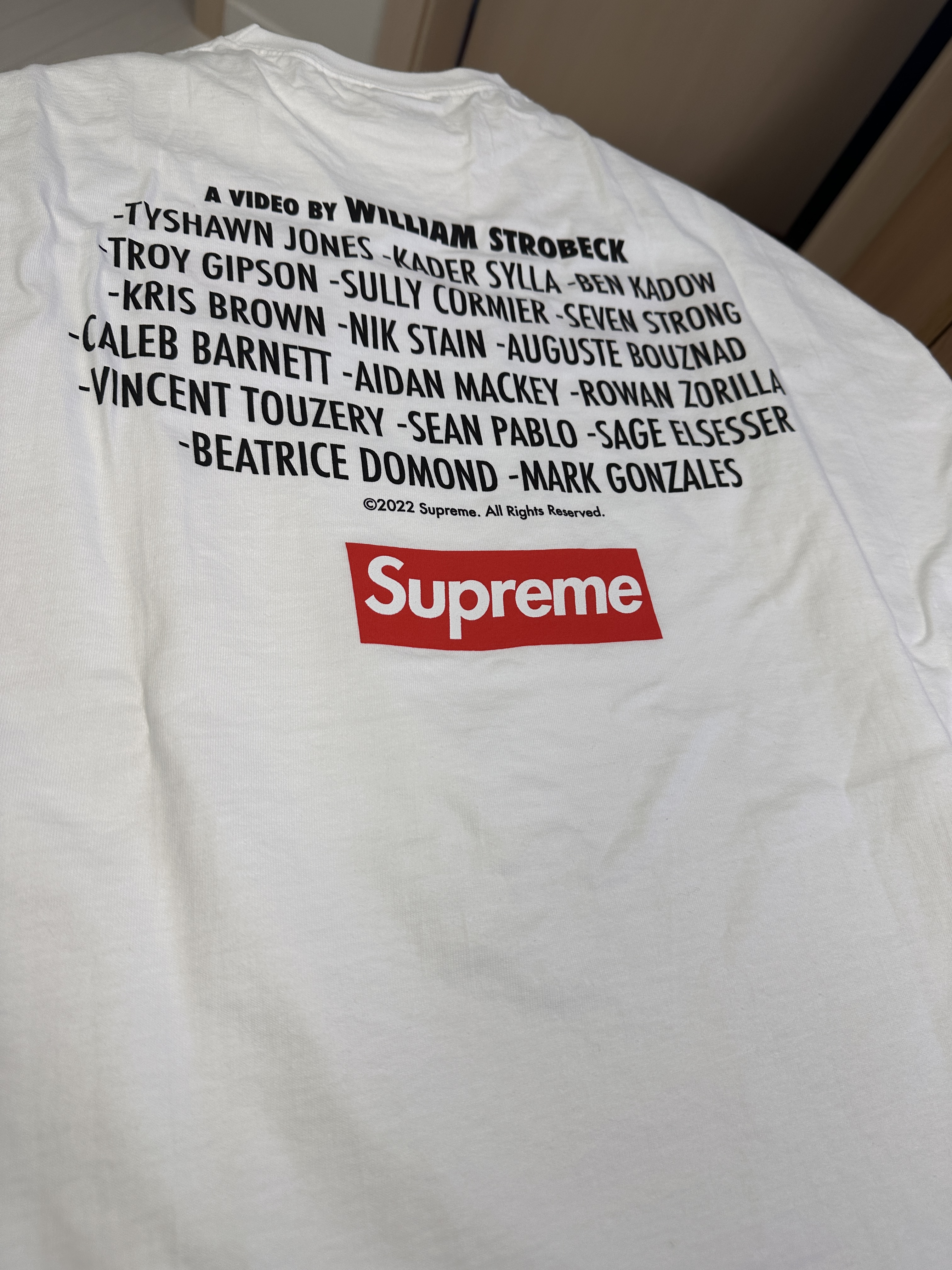 Supreme Play Dead T-Shirt White - 22FW 착용 스타일
