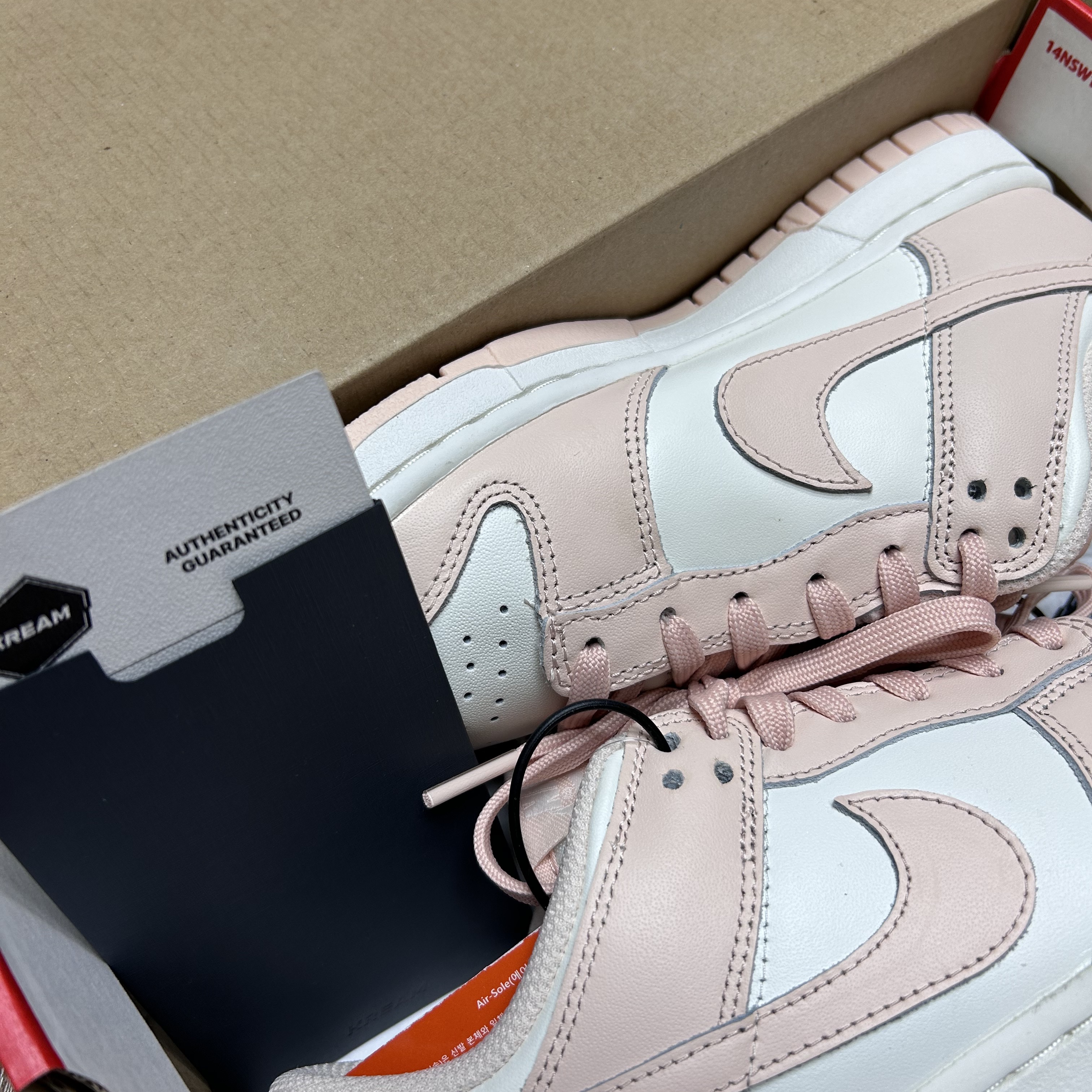 (W) Nike Dunk Low Orange Pearl 착용 스타일 - 1