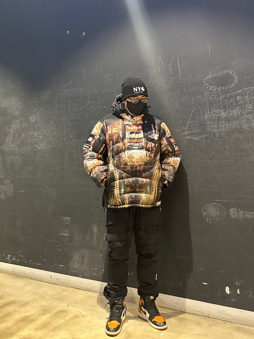 Jordan 1 Retro Shattered Backboard, Supreme x The North Face 800-Fill Half Zip Hooded Pullover Times Square - 22FW 착용 스타일 - 3