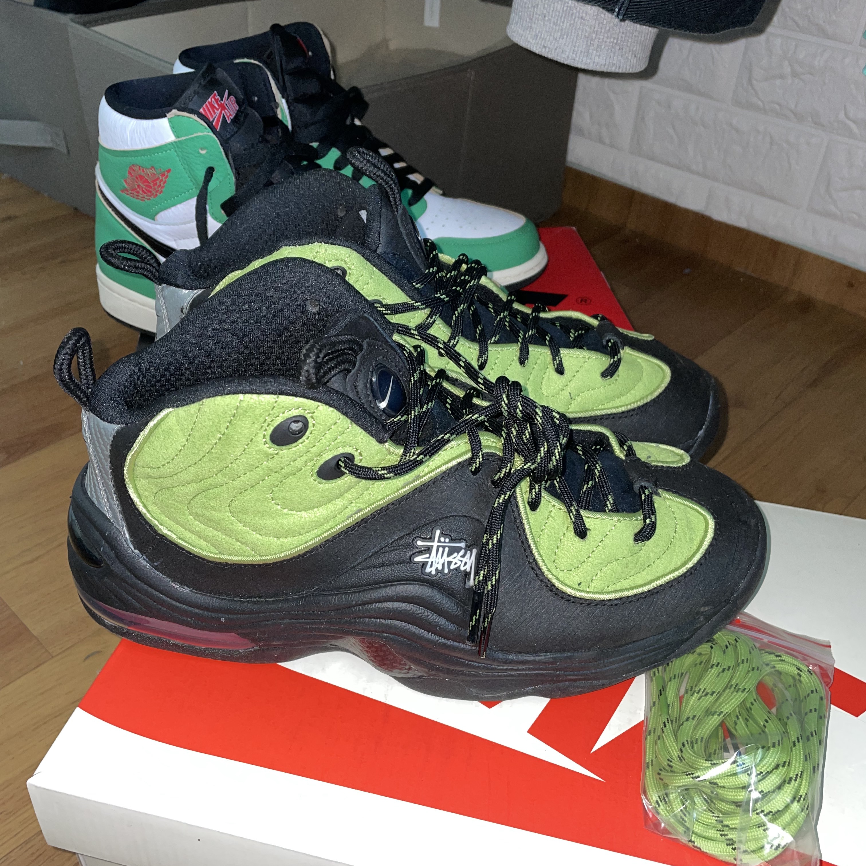 Nike x Stussy Air Penny II Vivid Green and Black 착용 스타일