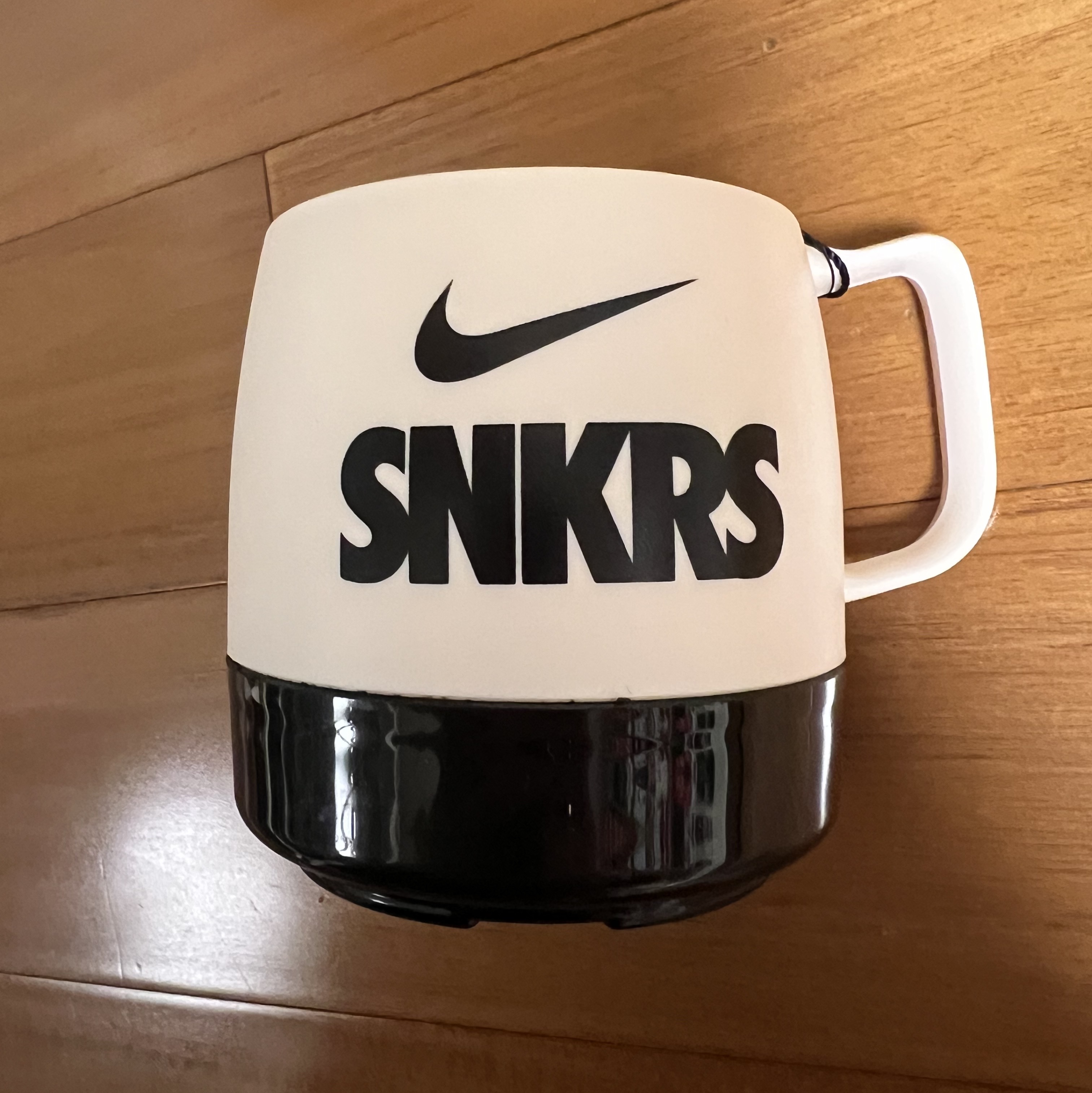 Helinox x Nike SNKRS Lounge Souvenir Dinex Mug Black White 착용 스타일
