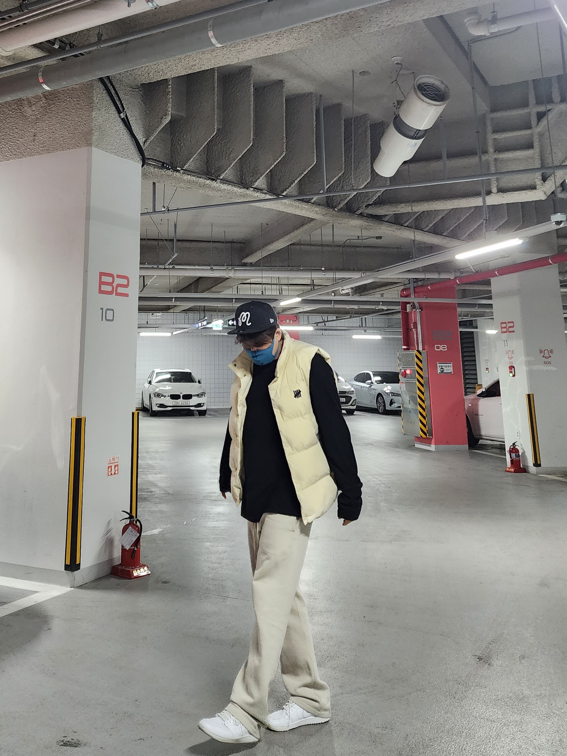Essentials Relaxed Sweatpants Wheat - 22SS, Stussy Basic Stussy LS T-Shirt Black 2022 착용 스타일 - 1