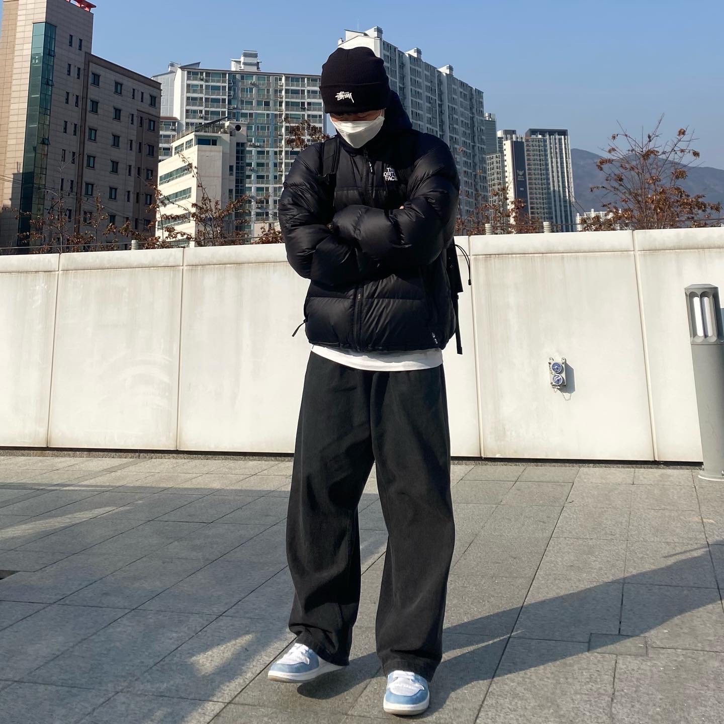 Nike x Stussy NRG Cuffed Beanie Black, The North Face 1996 Eco Nuptse Jacket Black 착용 스타일 - 2