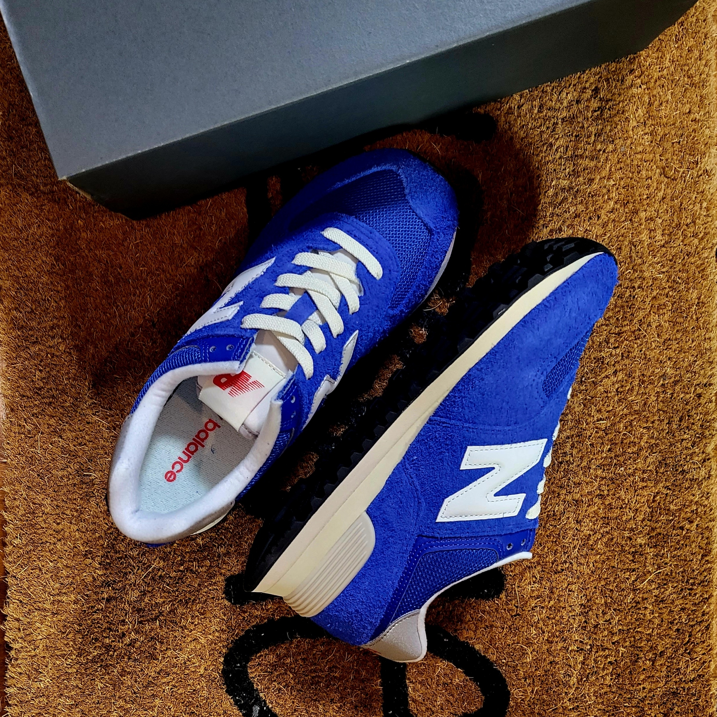 New Balance 574 Heritage Blue White 착용 스타일