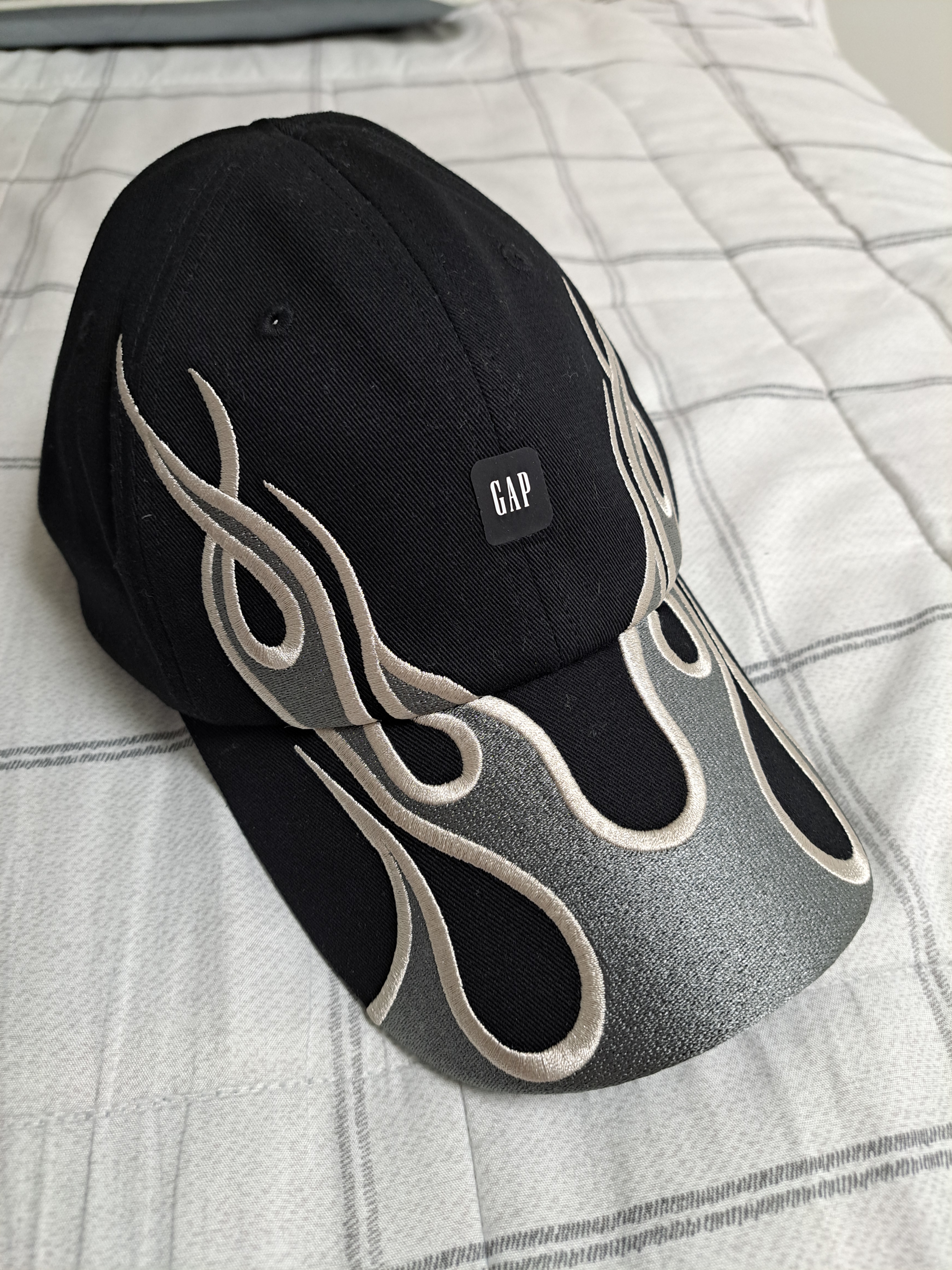 Yeezy Gap Engineered By Balenciaga Flame Cap Black 착용 스타일 - 1