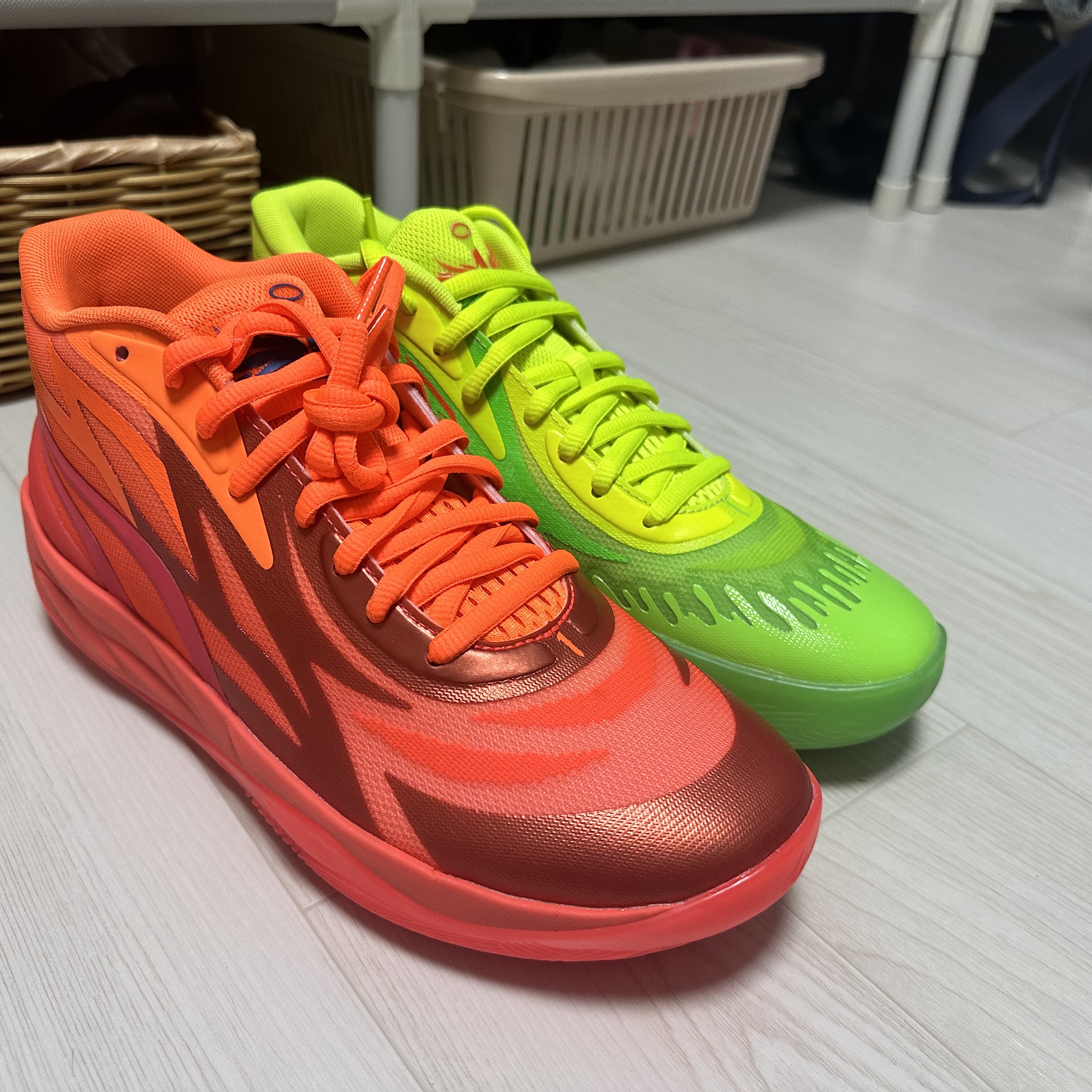 Puma MB.02 Lamelo Ball Fluro Green Lime Squeeze, Puma MB.02 Lamelo Ball Fiery Coral 착용 스타일 - 2
