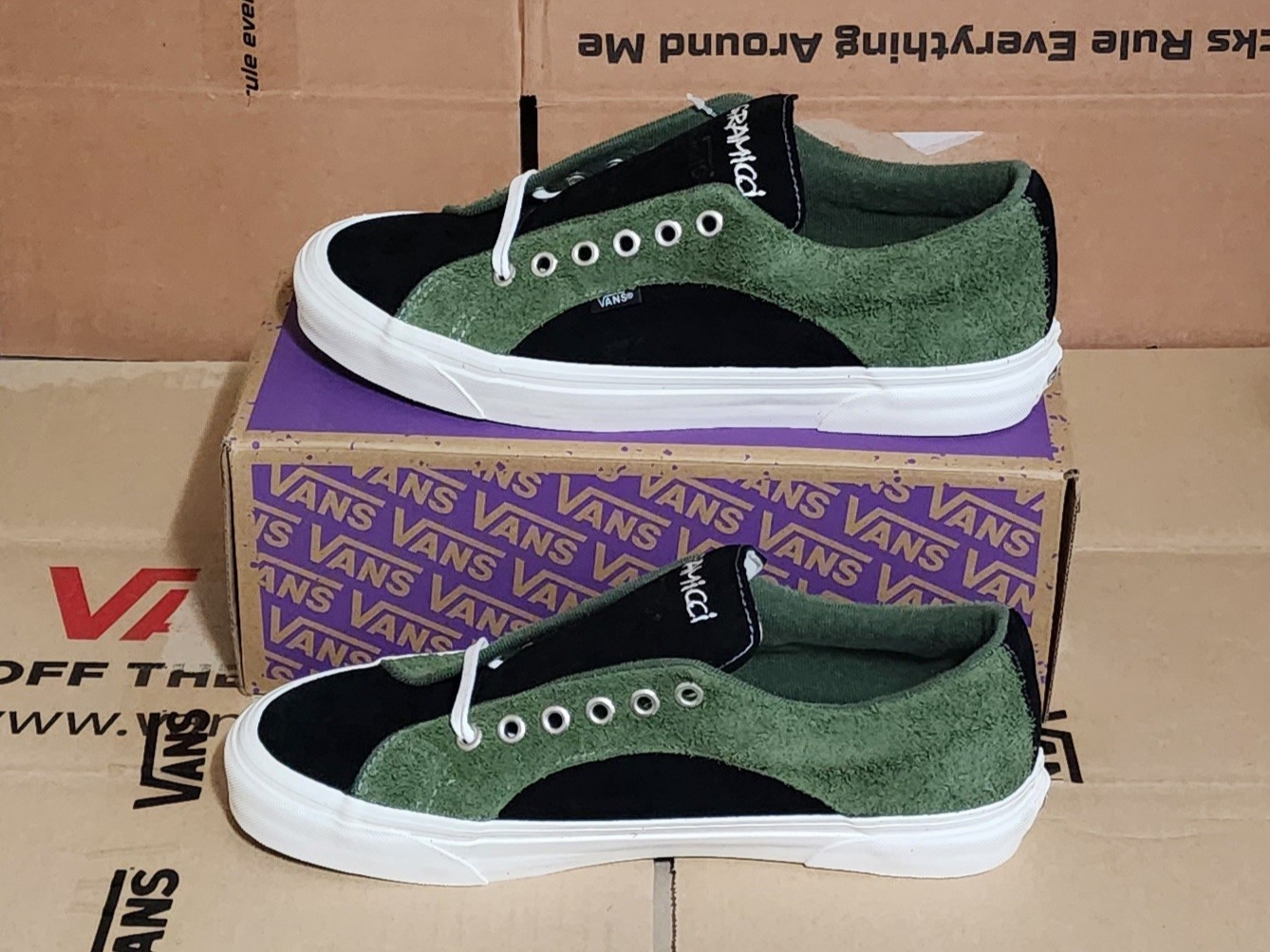 Vans x Gramicci Lampin 86 DX Black Olive 착용 스타일 - 2