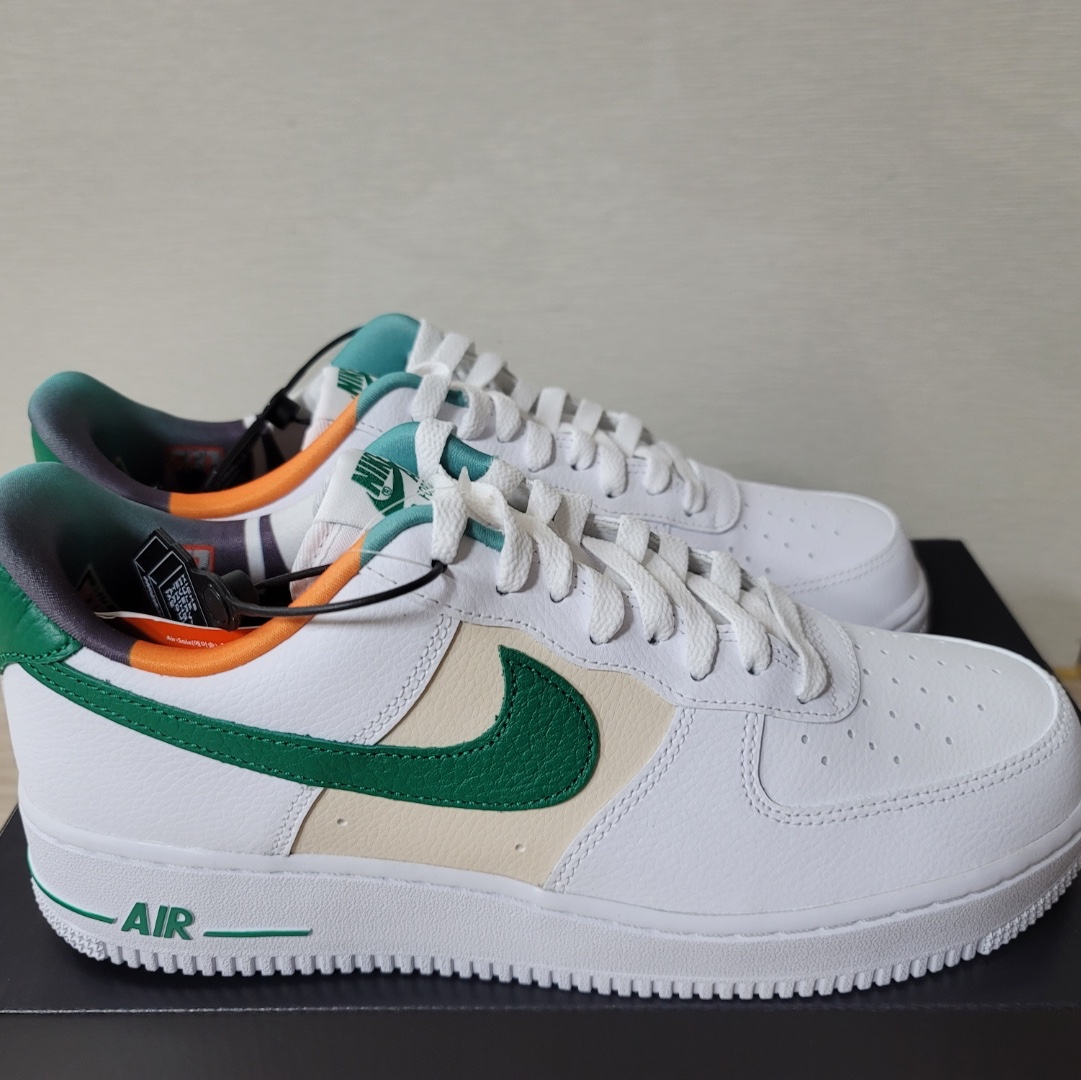Nike Air Force 1 '07 LV8 EMB White Malachite 착용 스타일