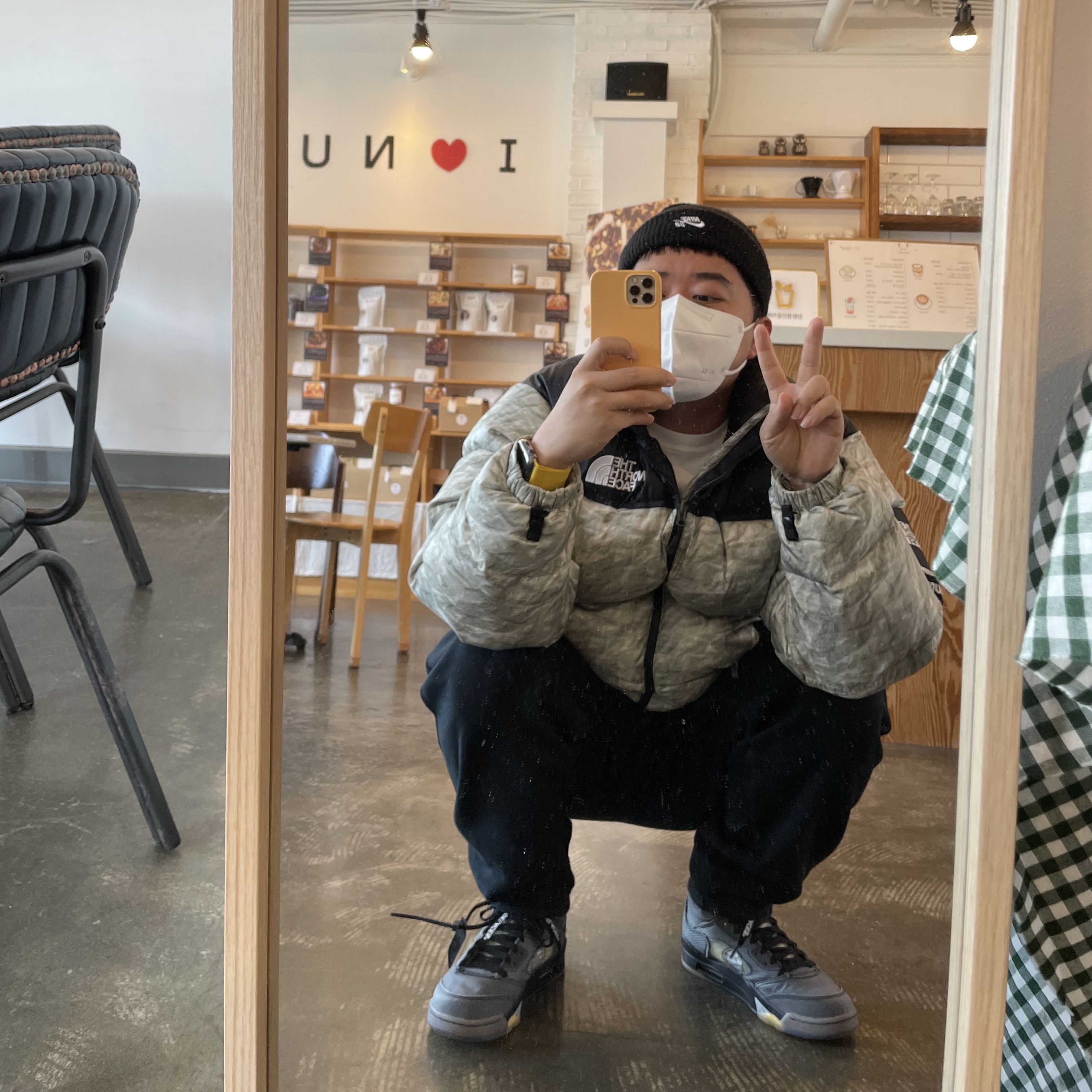 Supreme x The North Face Paper Print Nuptse Jacket - 19FW, Jordan 5 x Off-White Retro SP Black Muslin 착용 스타일