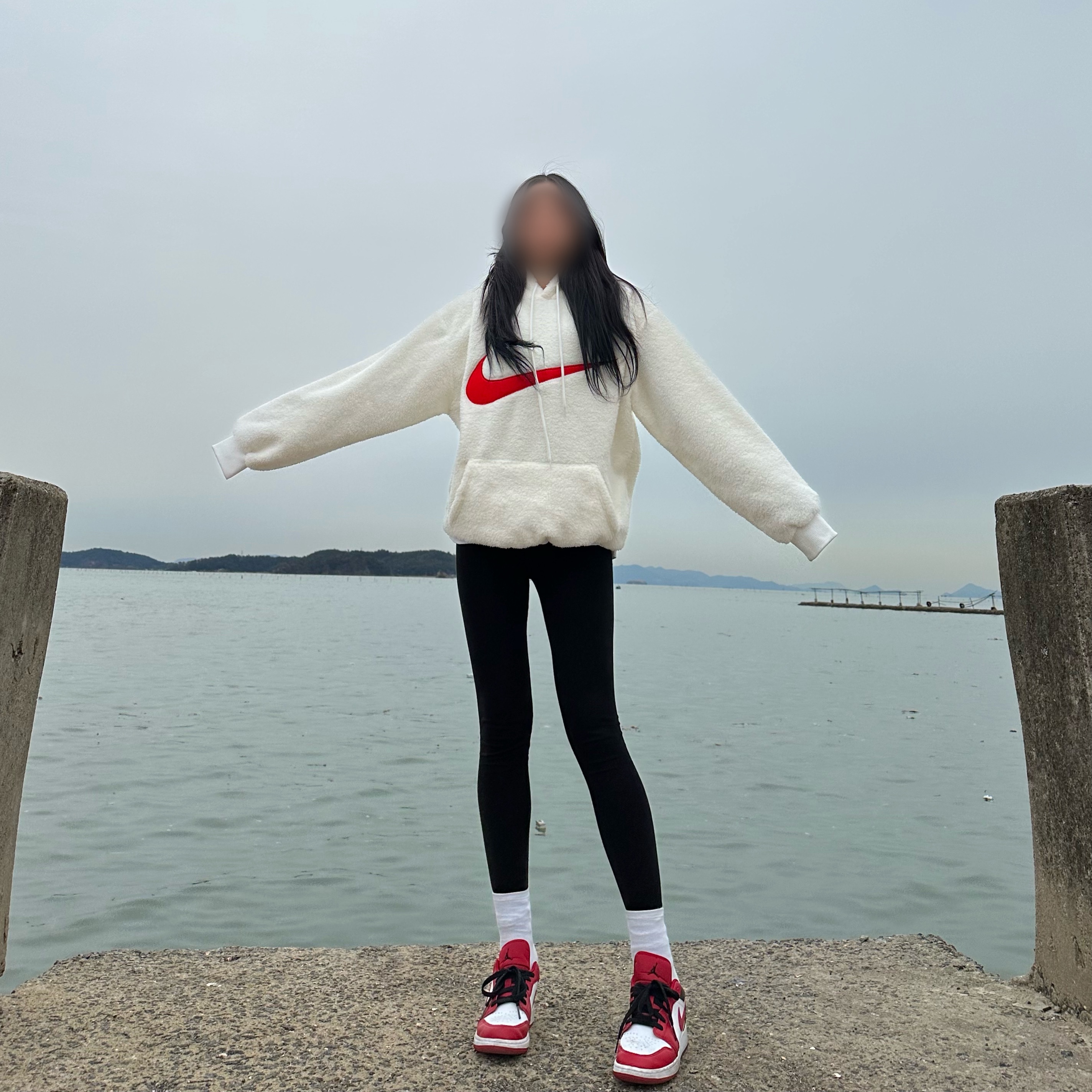 (GS) Jordan 1 Low White Gym Red Black 착용 스타일 - 1