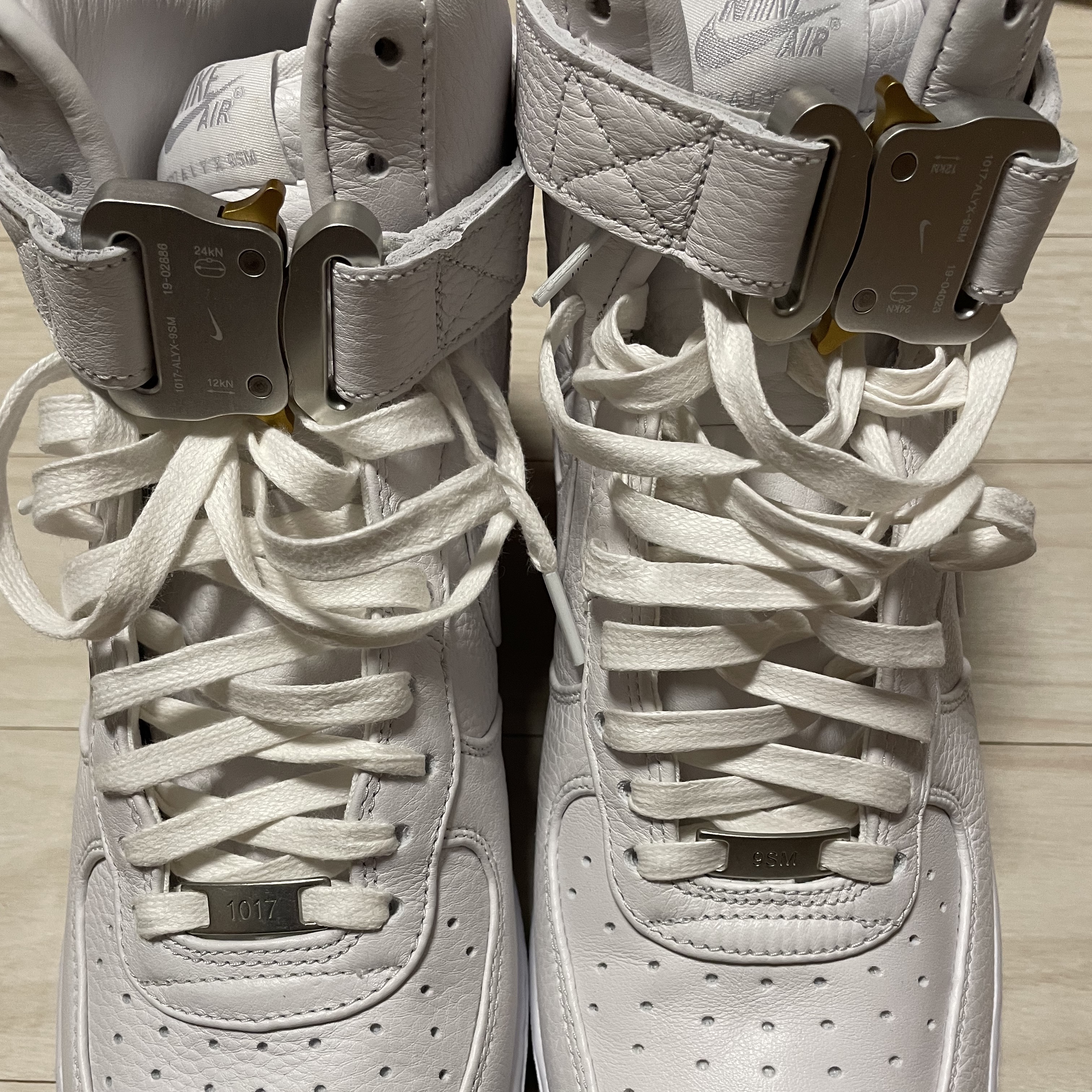 Nike x 1017 Alyx 9SM Air Force 1 High Triple White 2020 착용 스타일 - 1