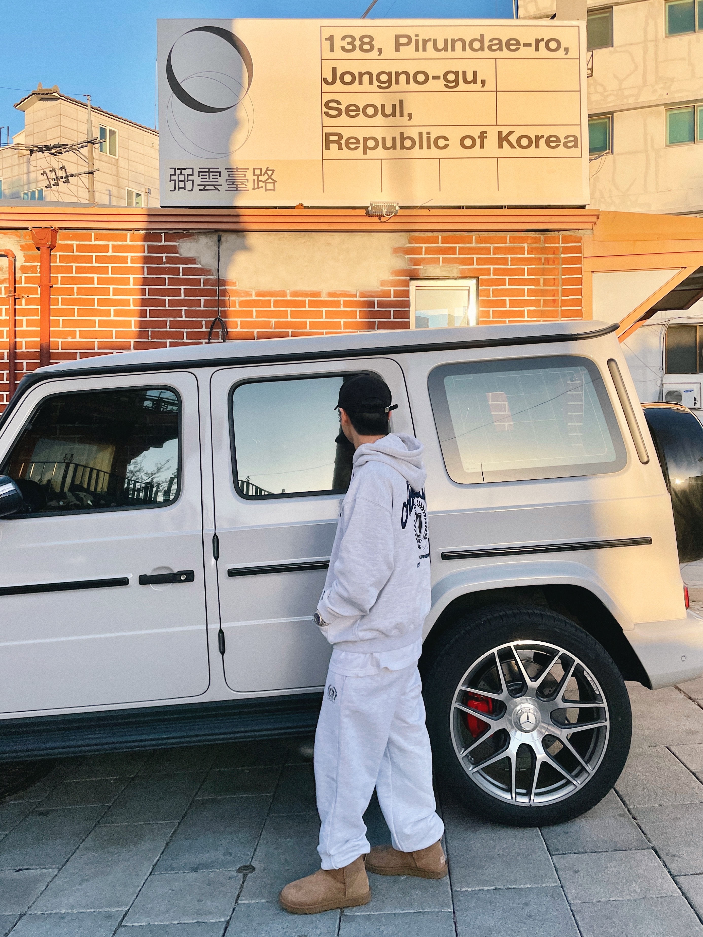 Off-White x Post Archive Faction Figures of Speech Cap Right Black, (W) UGG Classic Mini II Boots Chestnut 착용 스타일 - 3