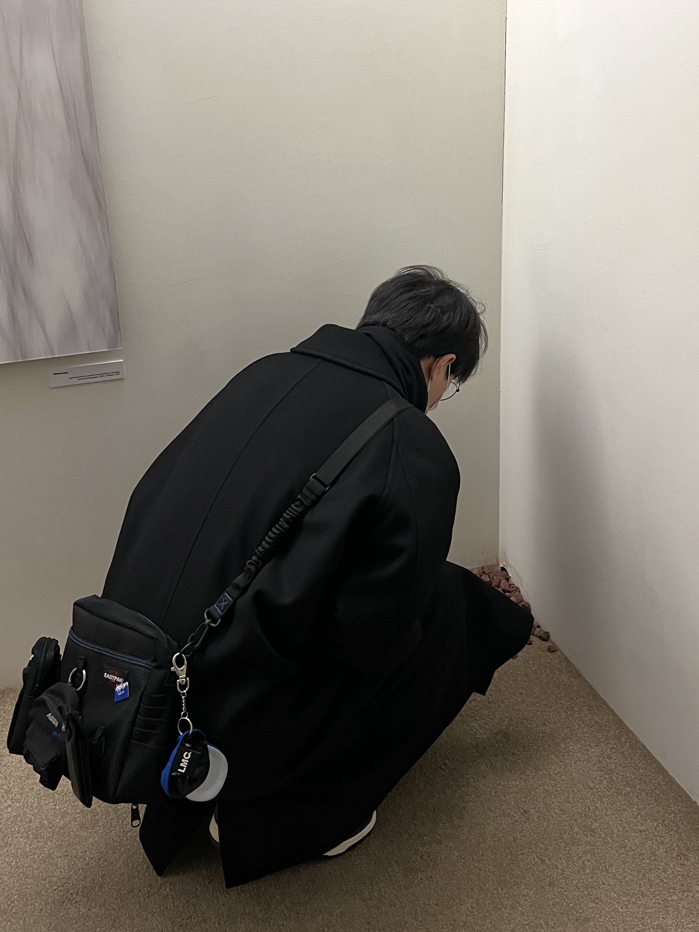 Ader Error x Eastpak Shoulder Bag Black, Nike x Kasina Dunk Low 80's Bus 착용 스타일 - 1