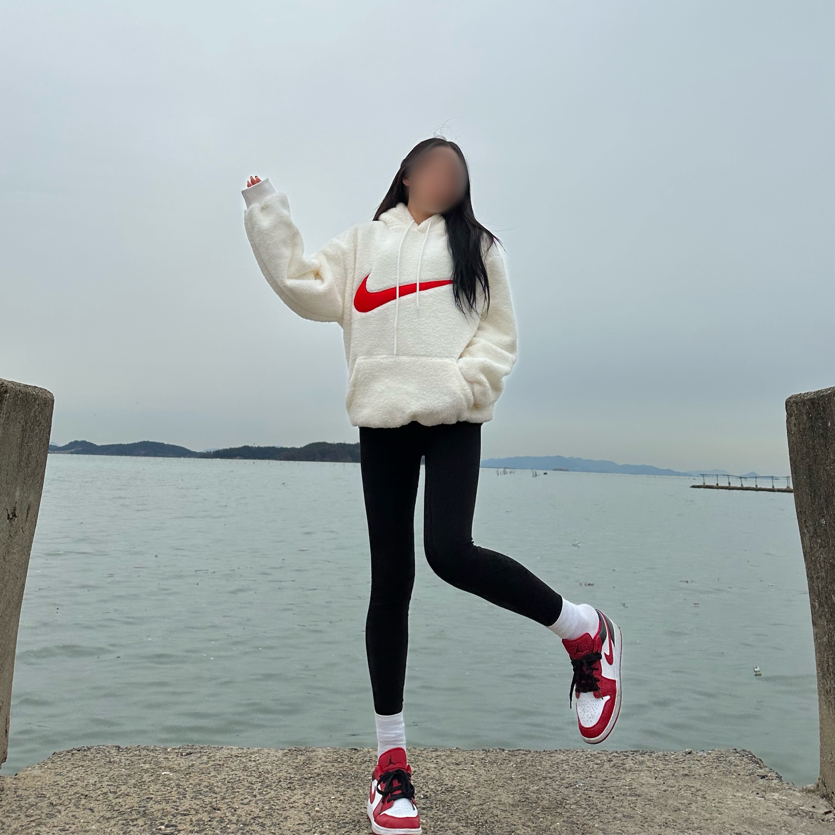 (GS) Jordan 1 Low White Gym Red Black 착용 스타일 - 2