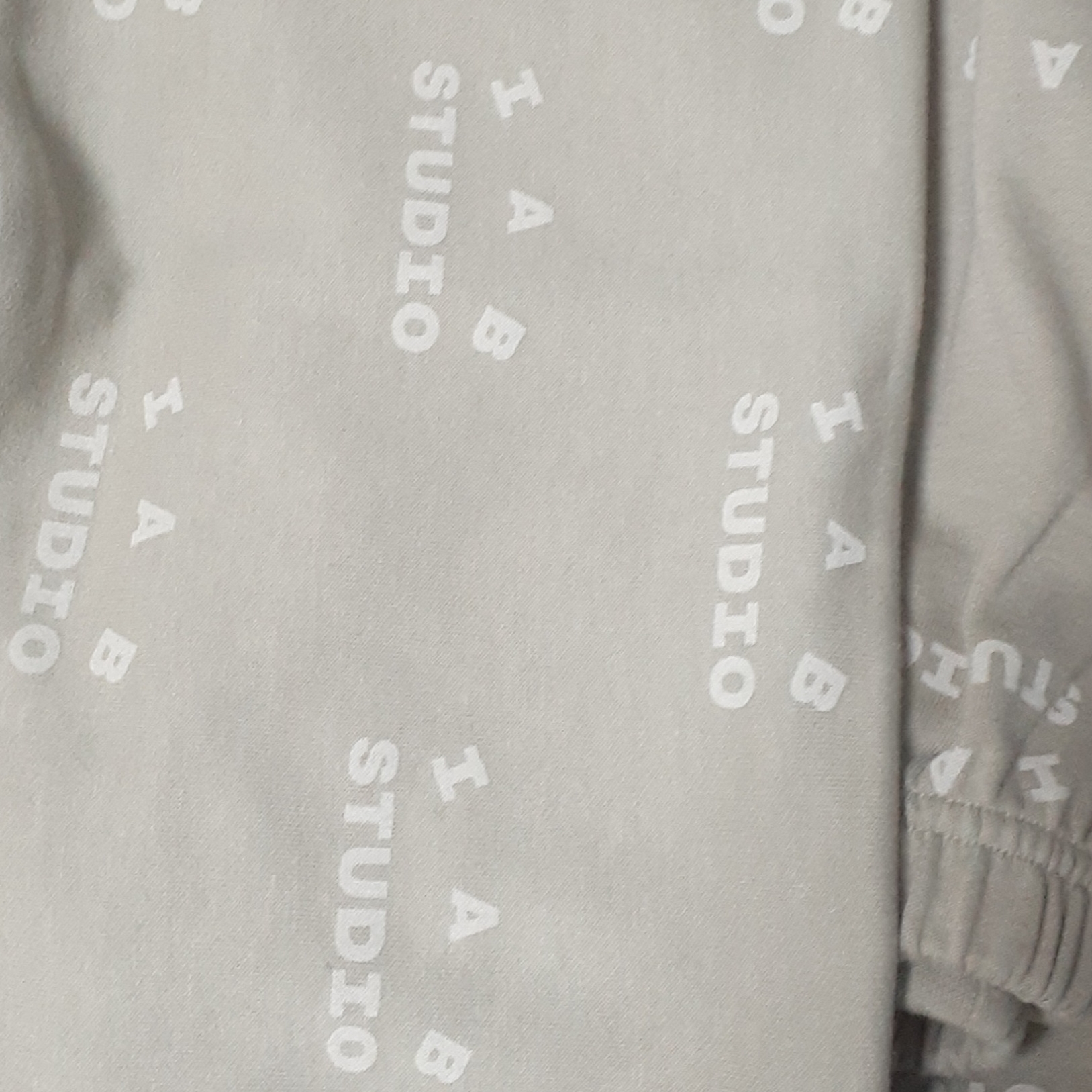 IAB Studio Pajama Set Light Green 착용 스타일 - 2