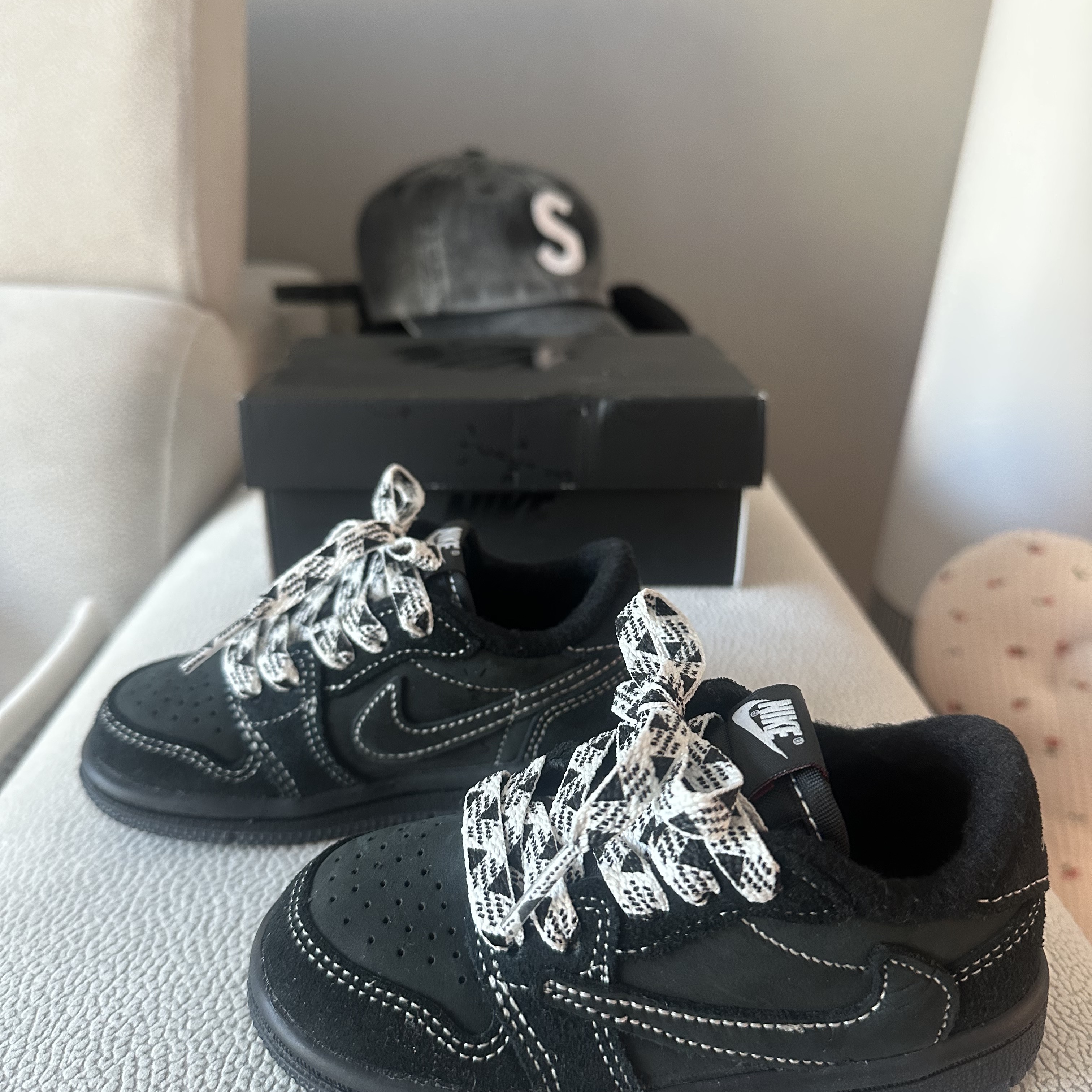 (TD) Jordan 1 x Travis Scott Retro Low OG SP Black Phantom 착용 스타일