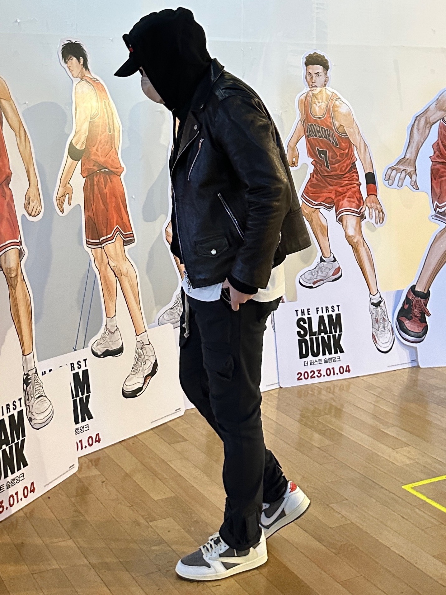 Jordan 1 x Travis Scott Retro Low OG SP Sail and Ridgerock 착용 스타일