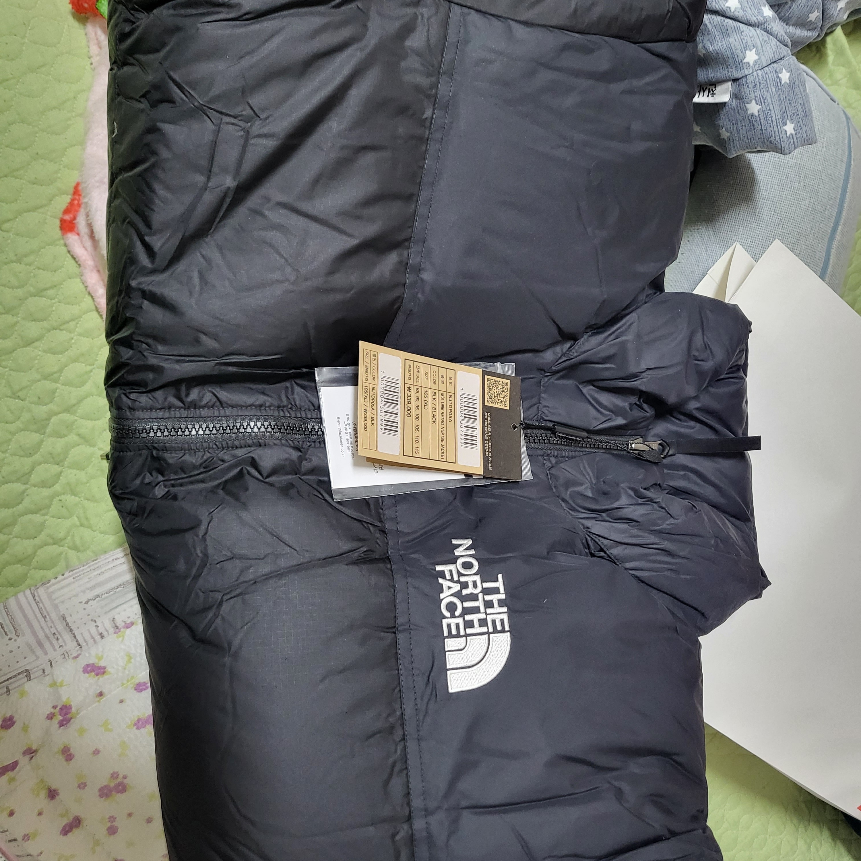 The North Face 1996 Retro Nuptse Jacket Black 착용 스타일