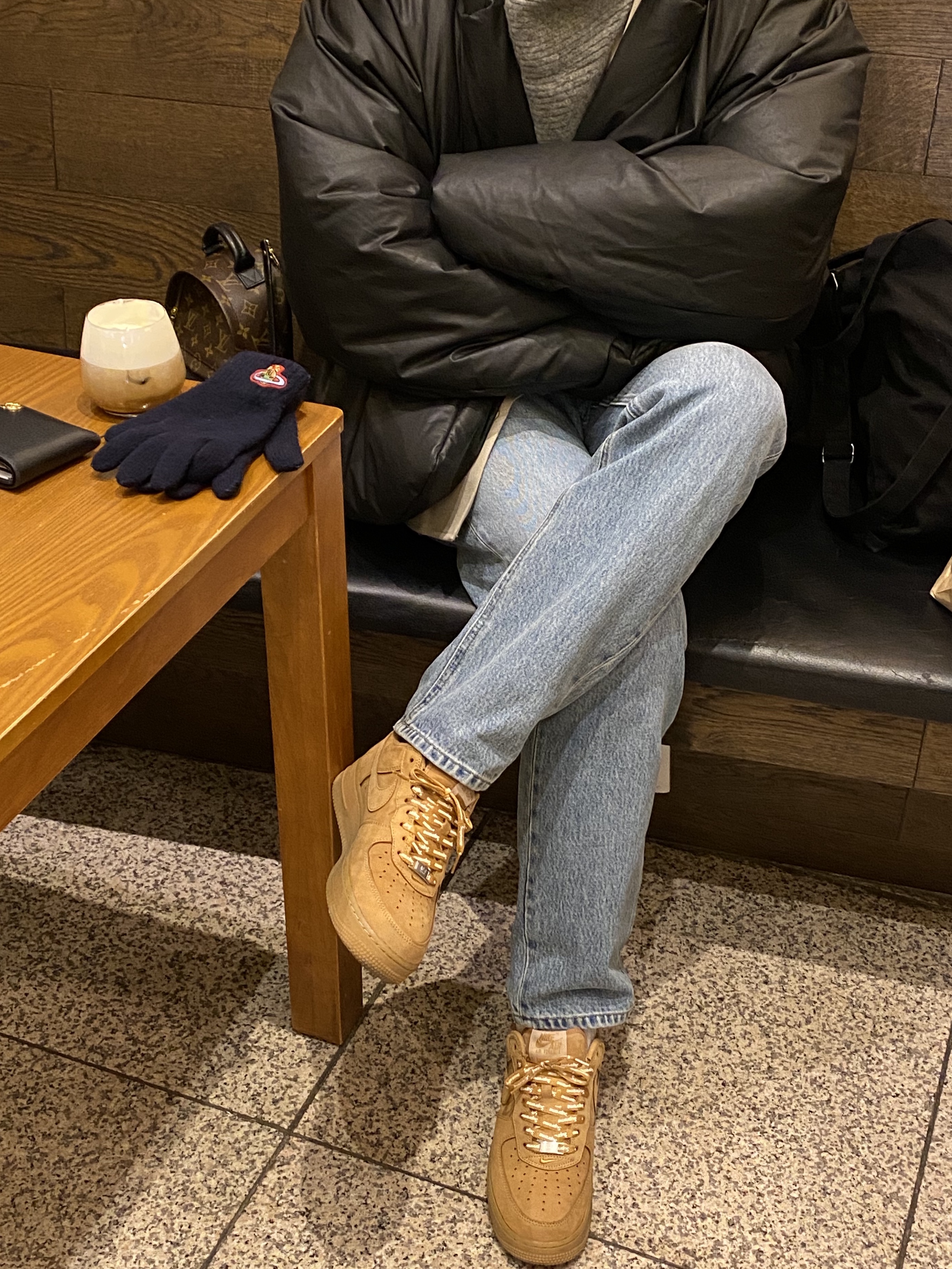 Yeezy Gap Round Jacket Black, Nike x Supreme Air Force 1 Low Flax 착용 스타일 - 1