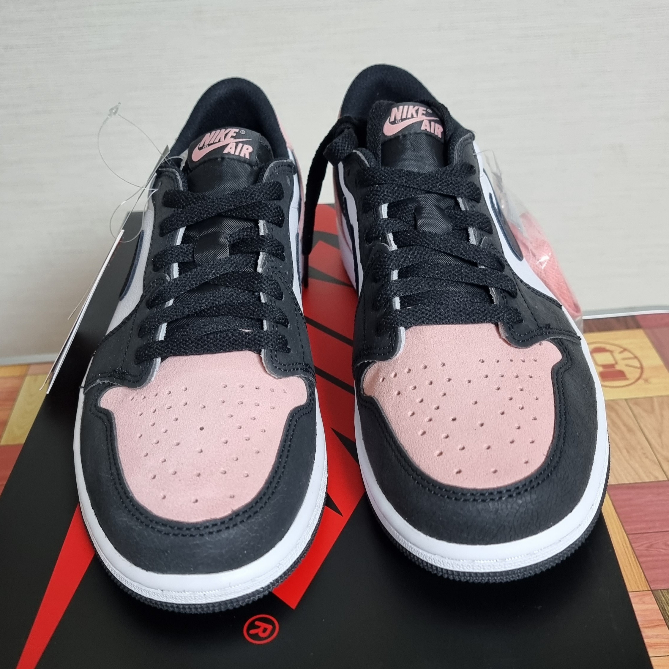 Jordan 1 Retro Low OG Bleached Coral 착용 스타일 - 2