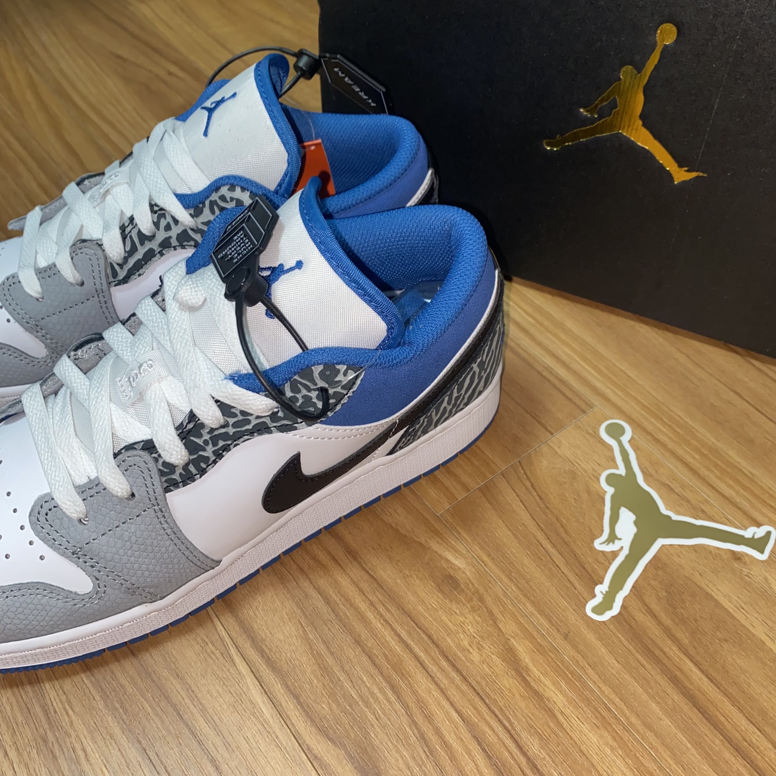 (GS) Jordan 1 Low SE White Dark Marina Blue Cement Grey 착용 스타일