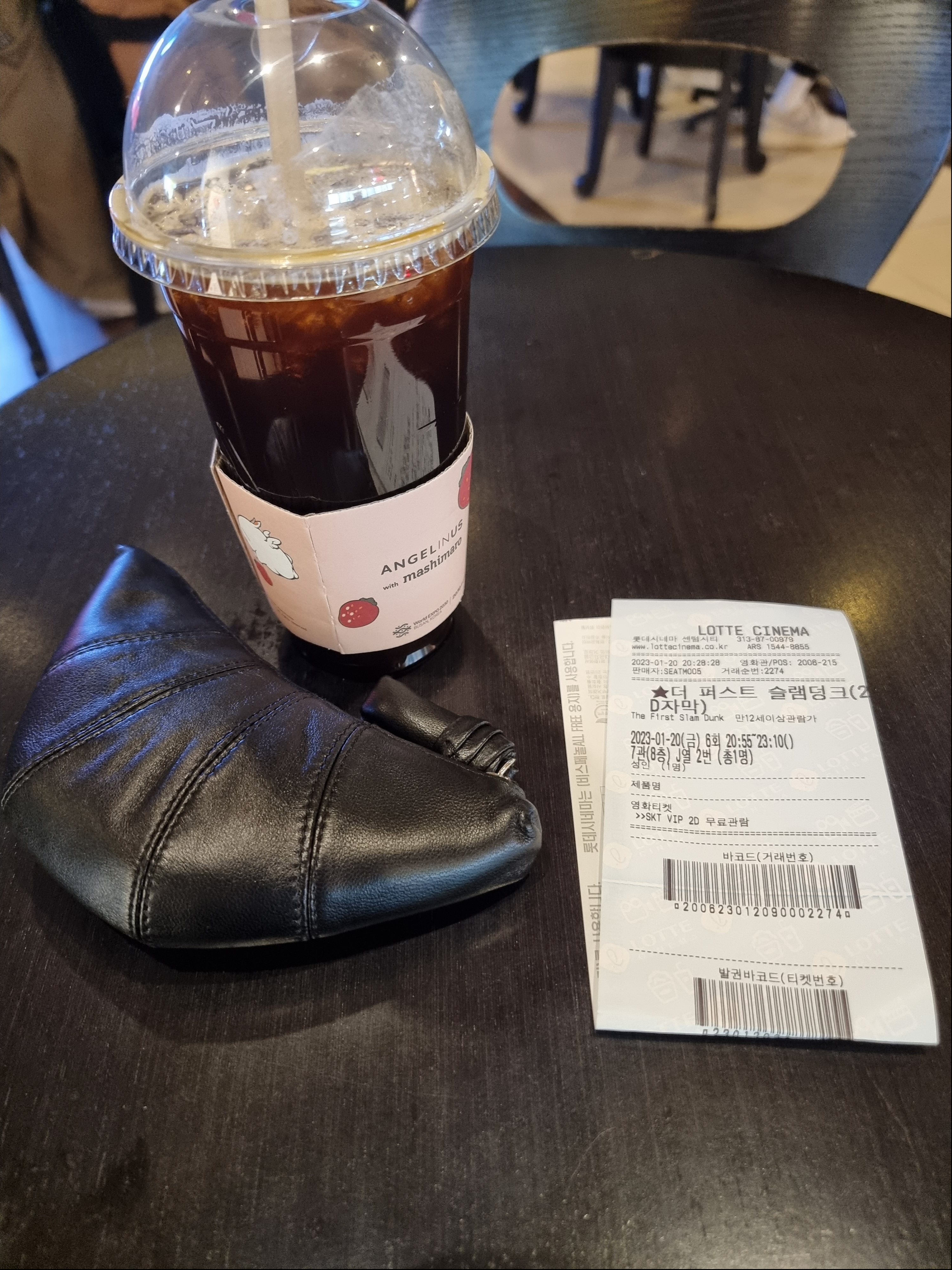Jordan 1 Low OG Starfish, Lemaire Croissant Coin Purse Soft Nappa Leather Black 착용 스타일 - 2