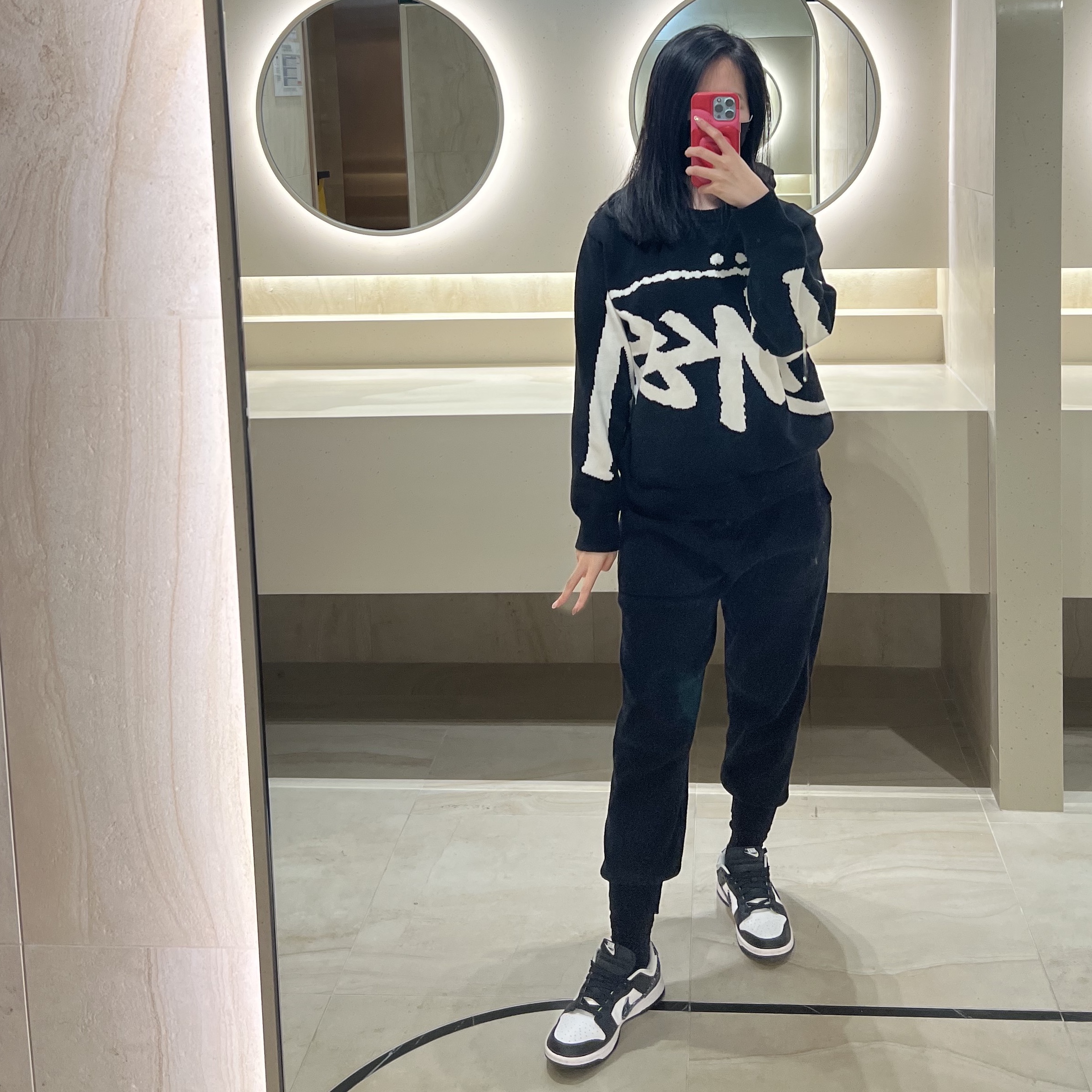 Stussy Stock Sweater Black 착용 스타일