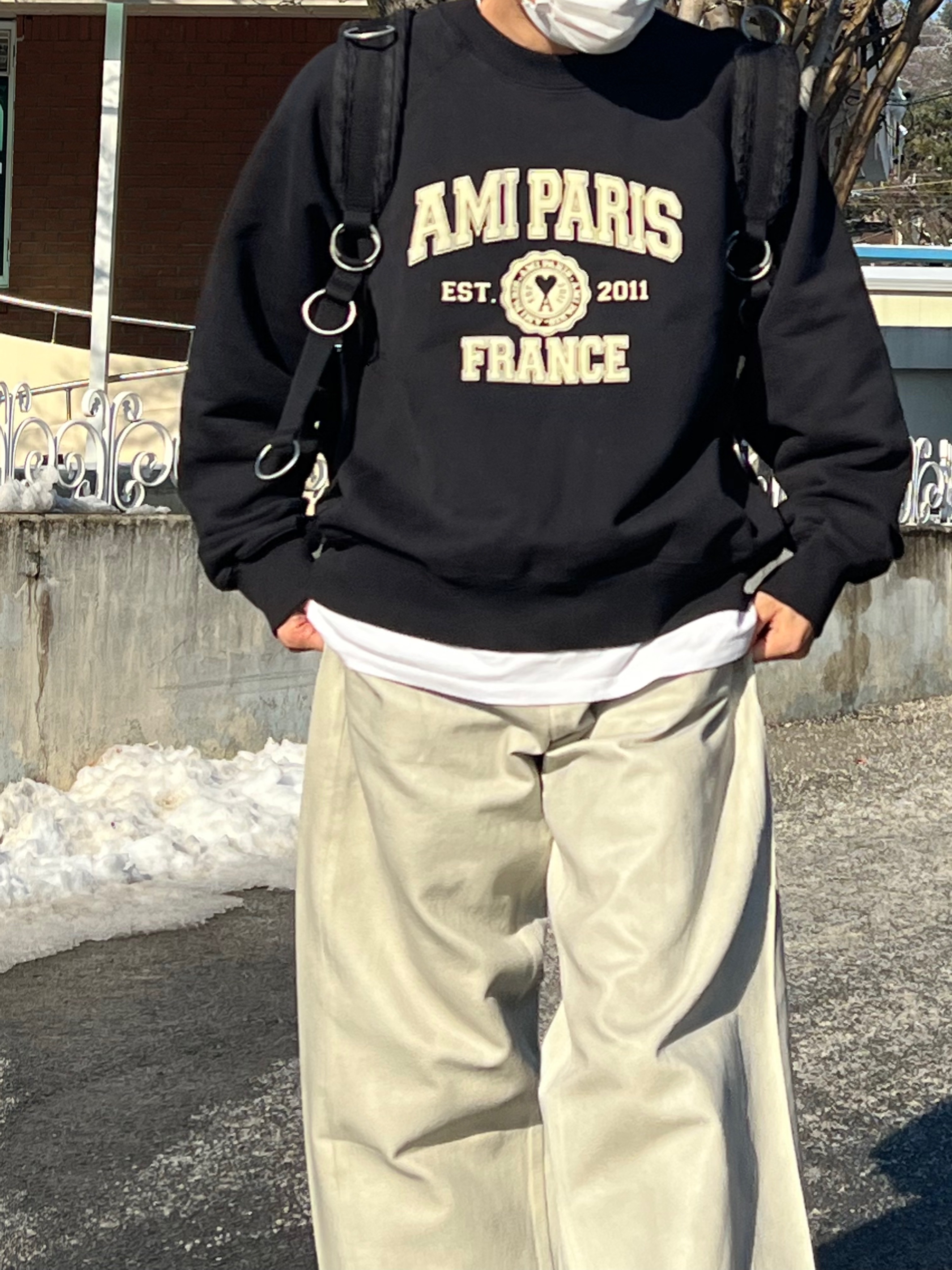 AMI Paris France Sweatshirt Black 착용 스타일