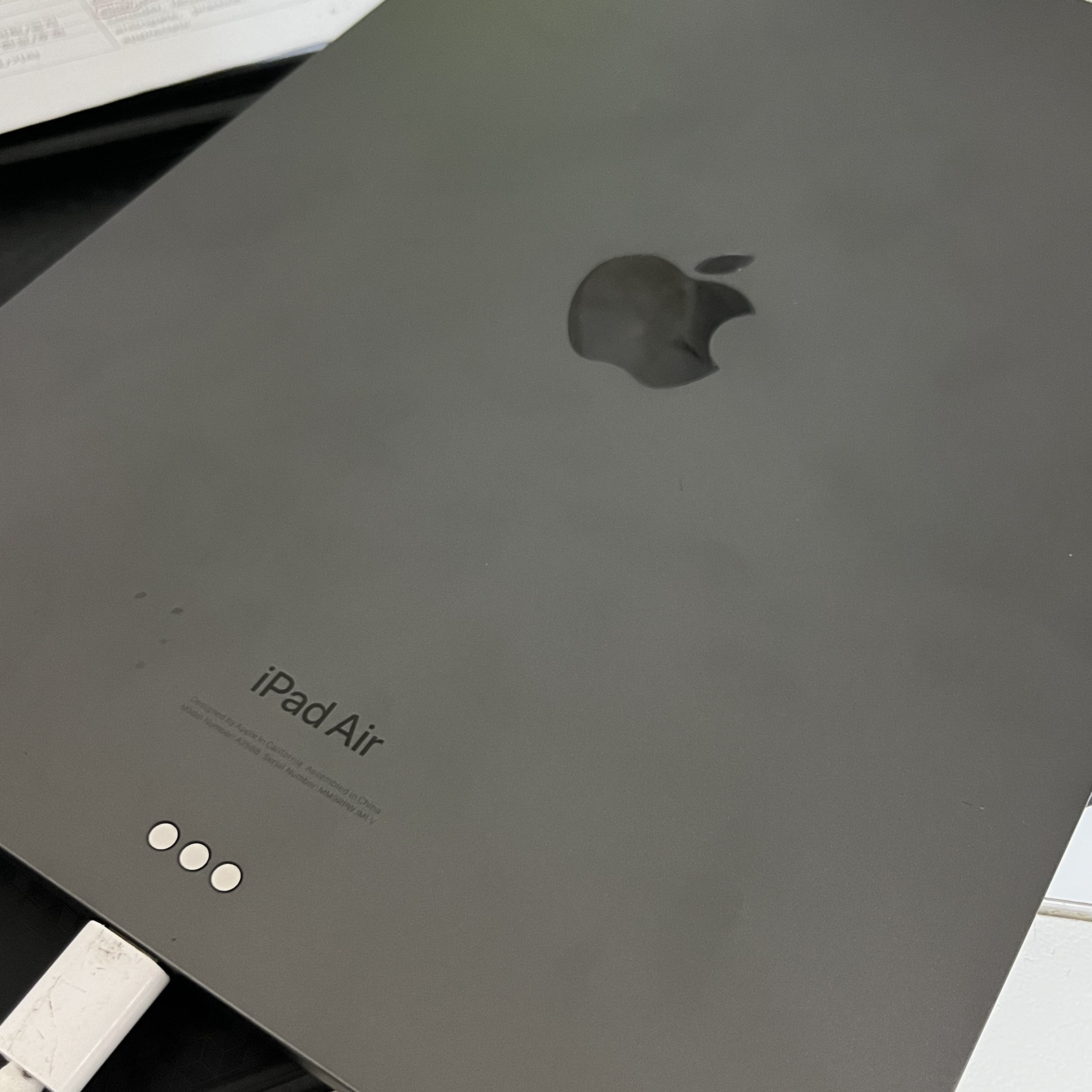 Apple iPad Air 5th Gen Wifi 64GB Space Gray (Korean Ver.), Sony WH-1000XM4 Platinum Silver (Korean Ver.) 착용 스타일 - 2
