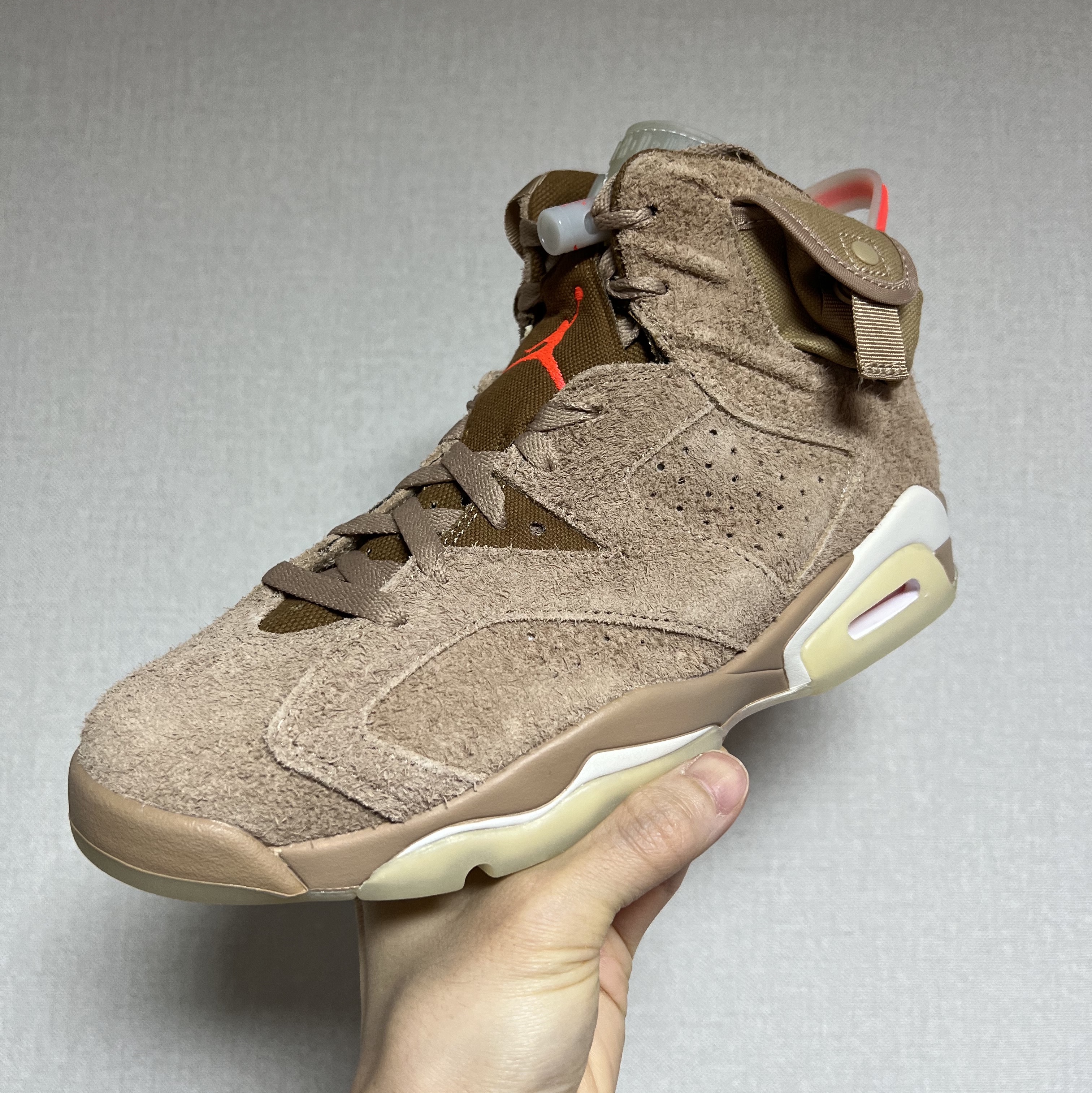 Jordan 6 x Travis Scott Retro SP British Khaki 착용 스타일 - 1