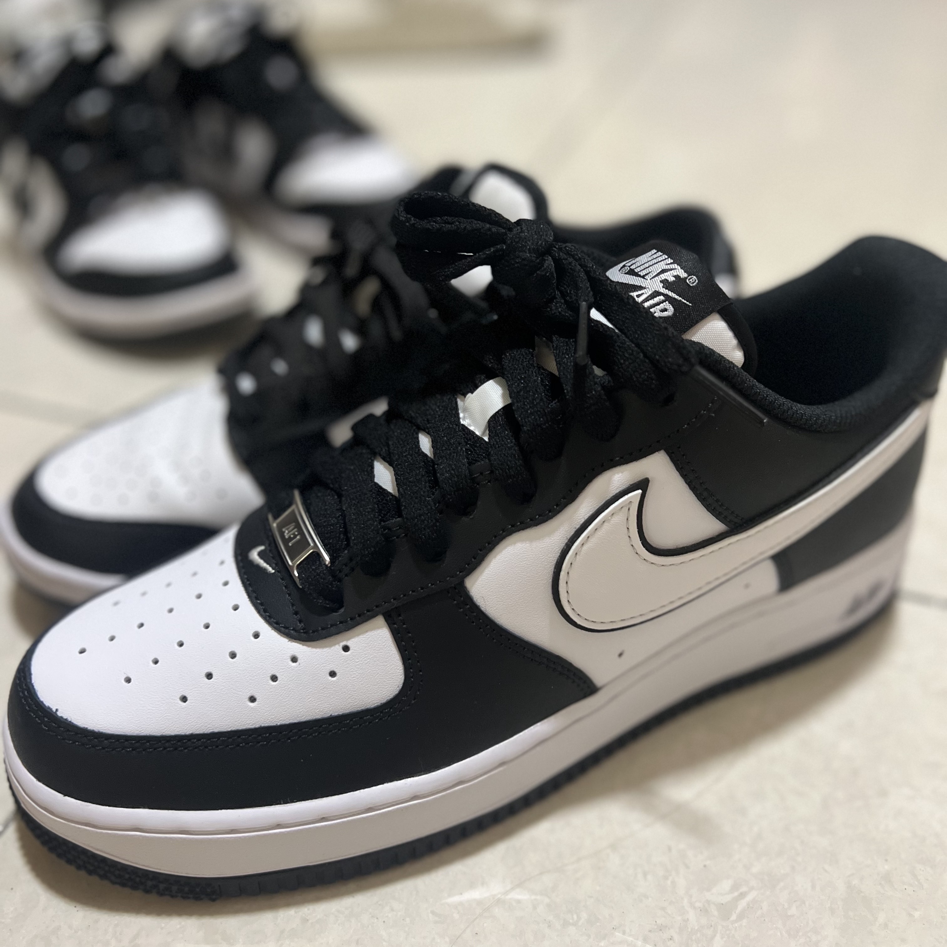 Nike Air Force 1 '07 Black White 착용 스타일