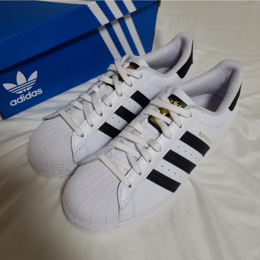 Adidas Superstar White Black, Adidas Superstar Premium White Black 착용 스타일 - 1