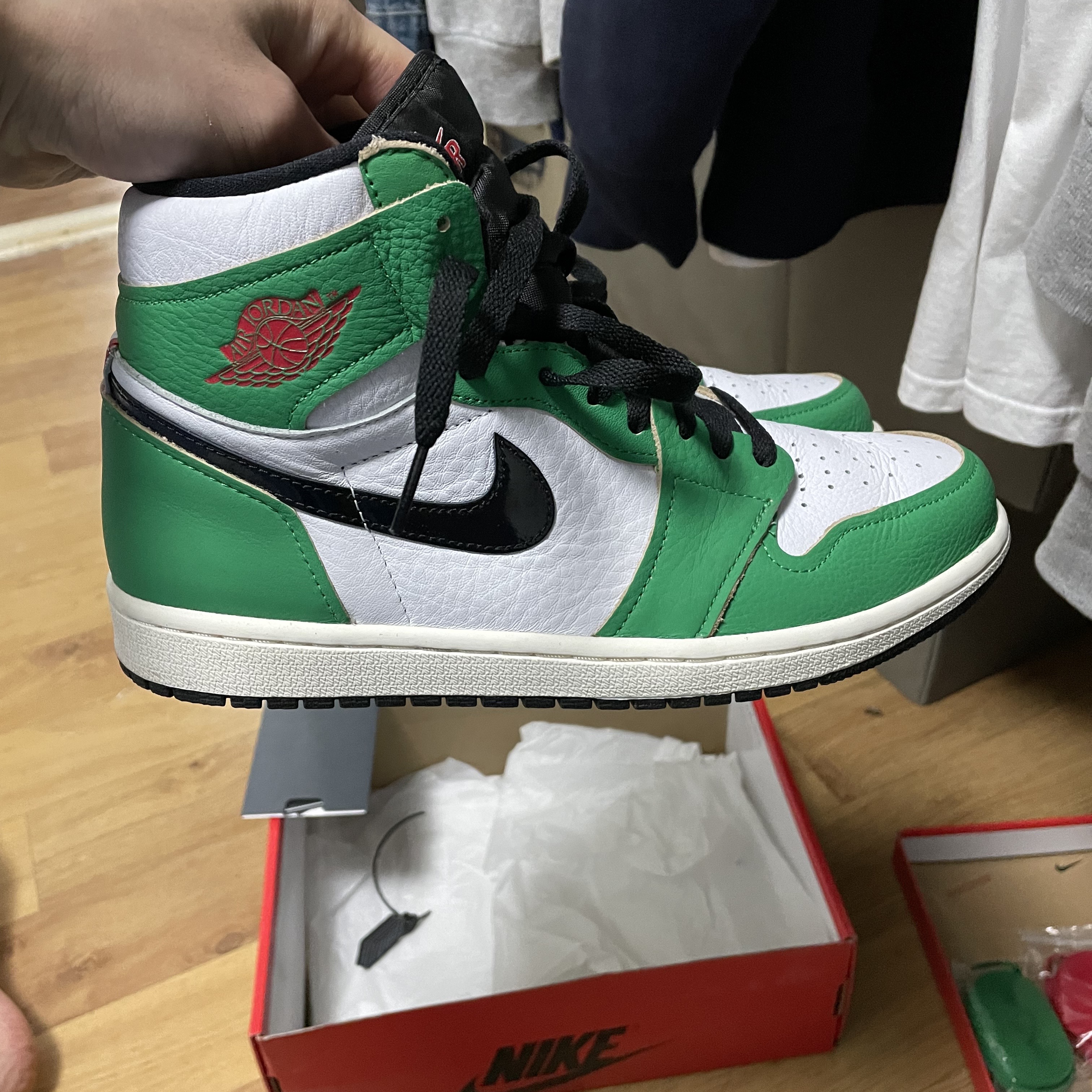 (W) Jordan 1 Retro High OG Lucky Green 착용 스타일 - 3
